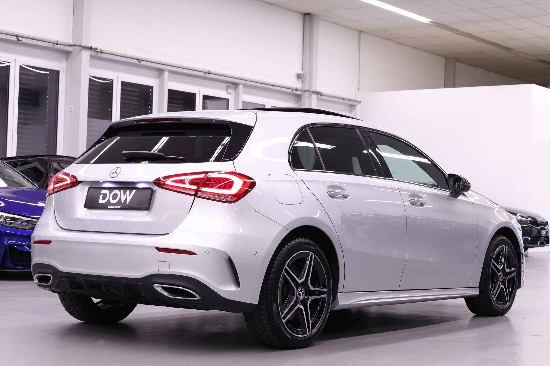 MERCEDES-BENZ A 250 e AMG Line-image-5