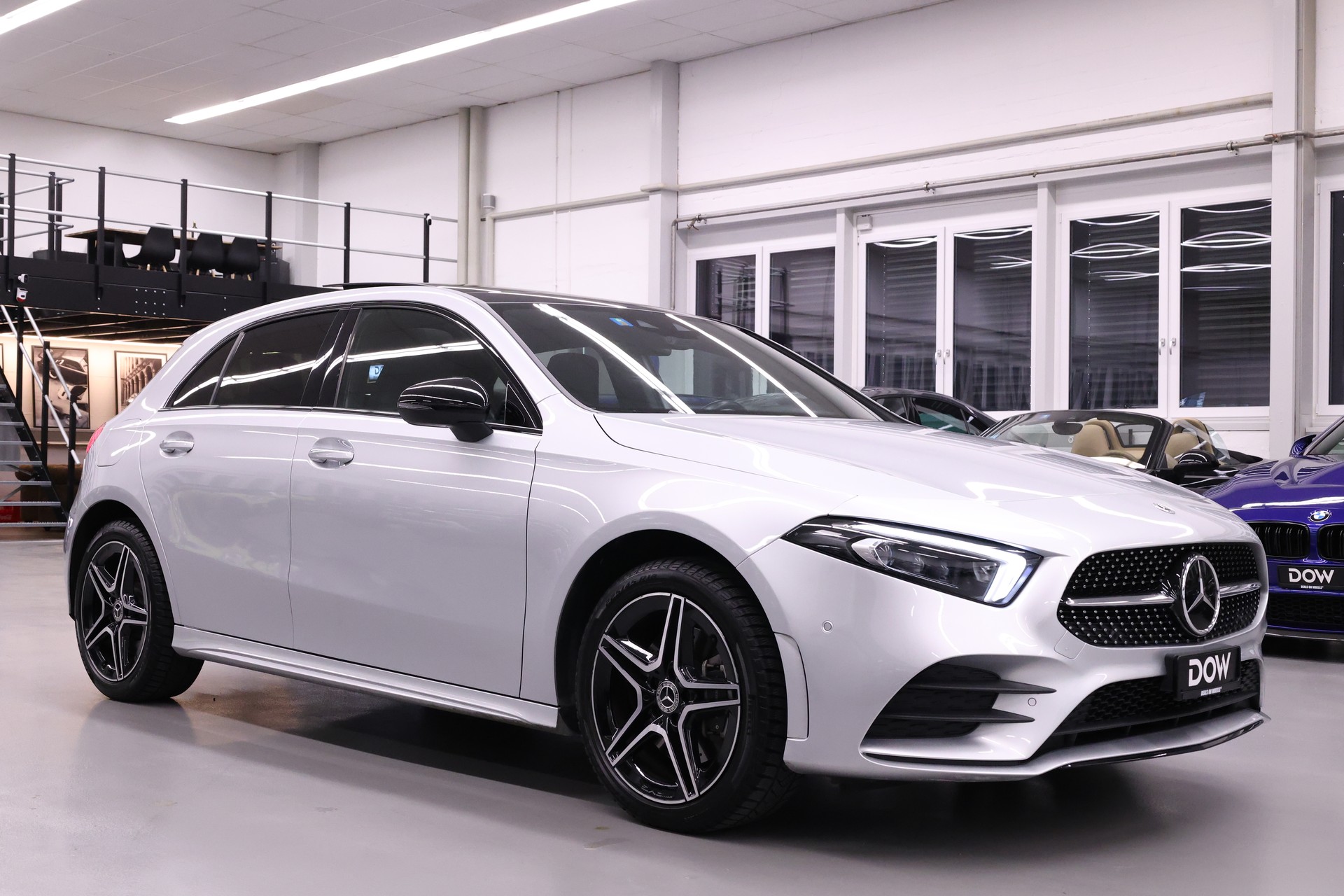 MERCEDES-BENZ A 250 e AMG Line-showroom-element-1