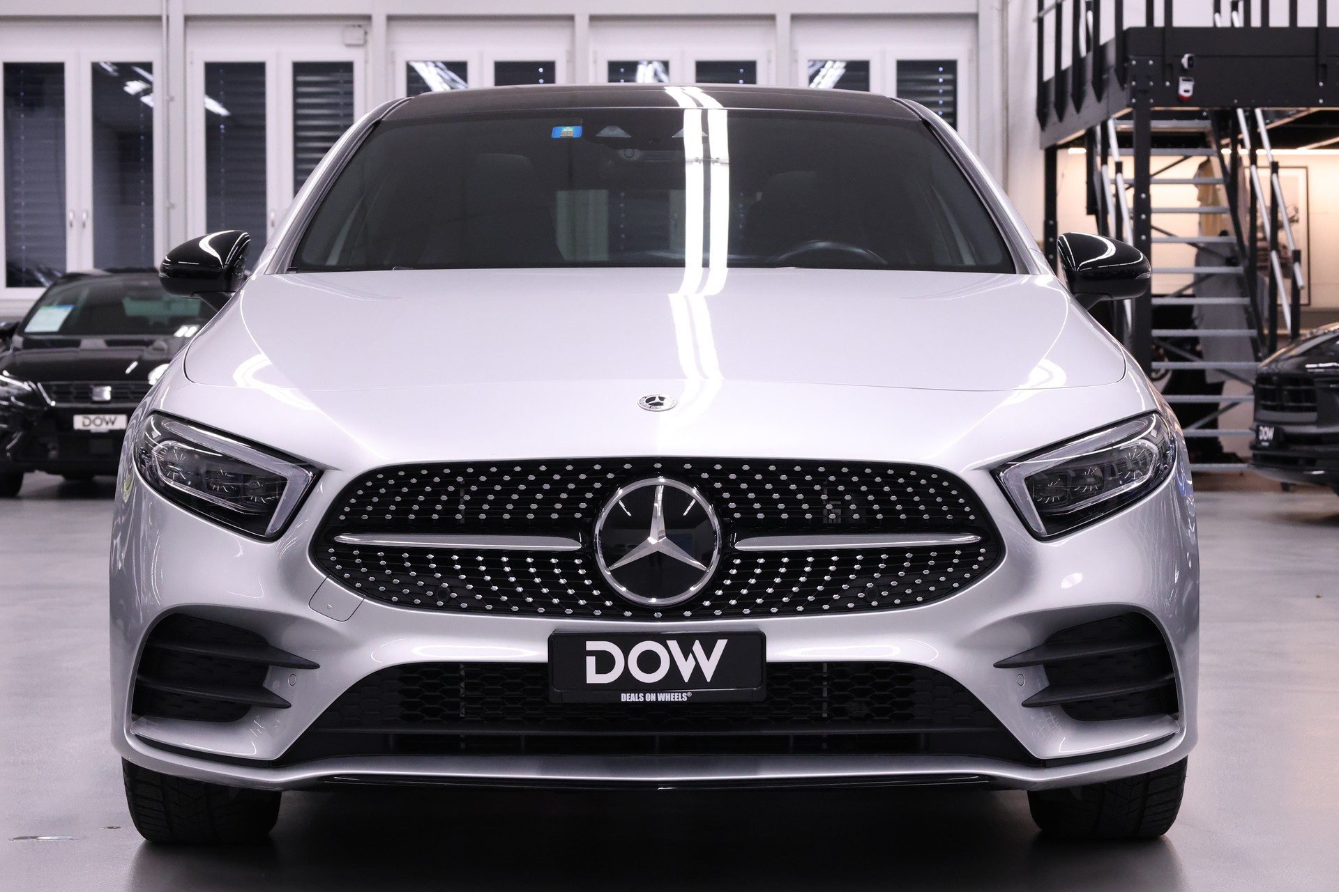 MERCEDES-BENZ A 250 e AMG Line-showroom-element-3