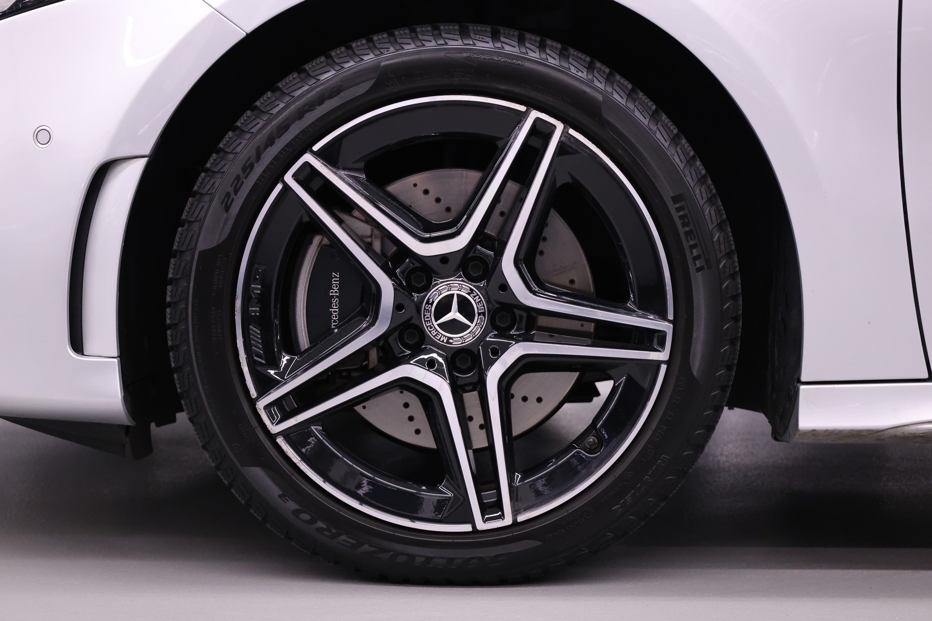 MERCEDES-BENZ A 250 e AMG Line-image-10