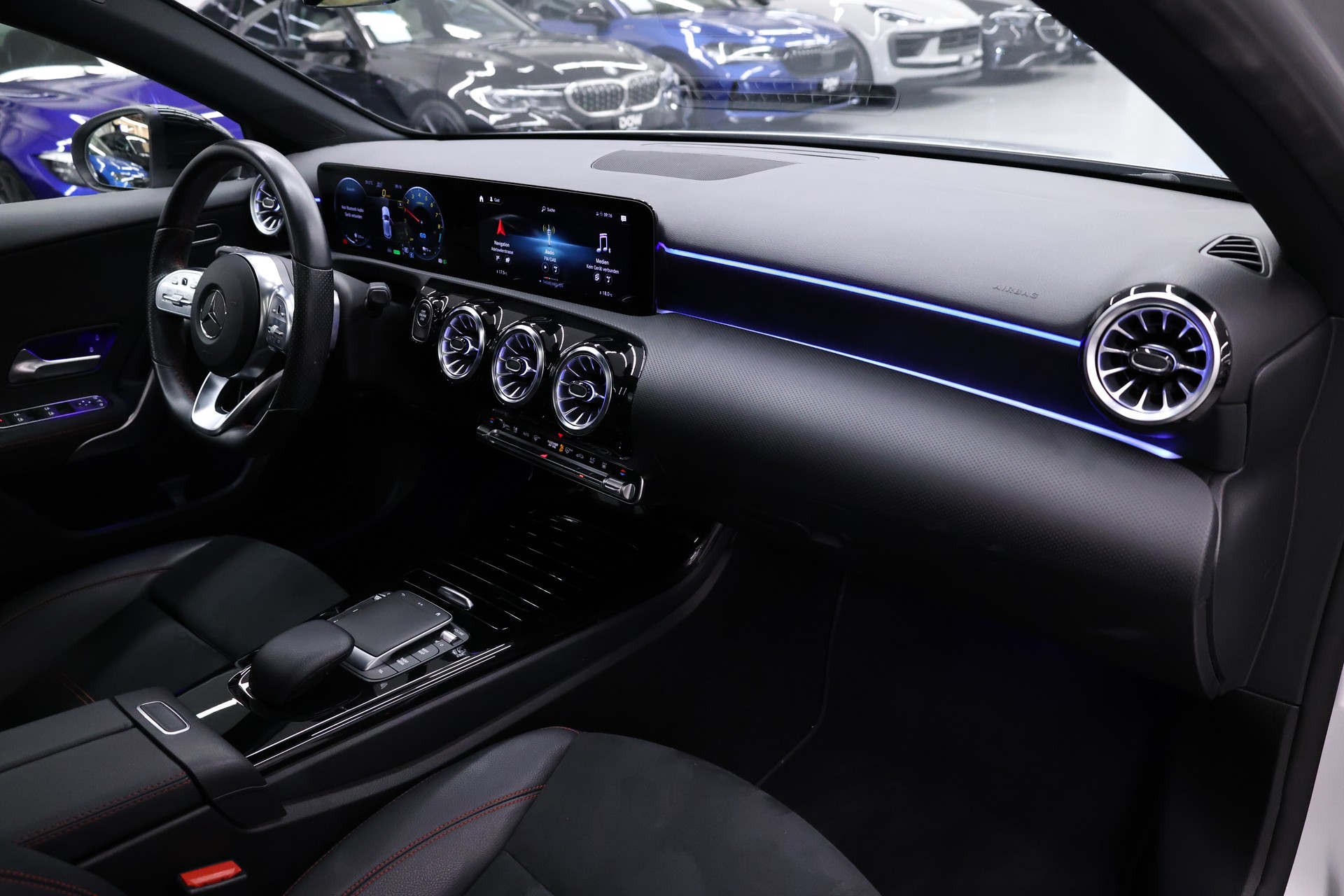 MERCEDES-BENZ A 250 e AMG Line-image-17