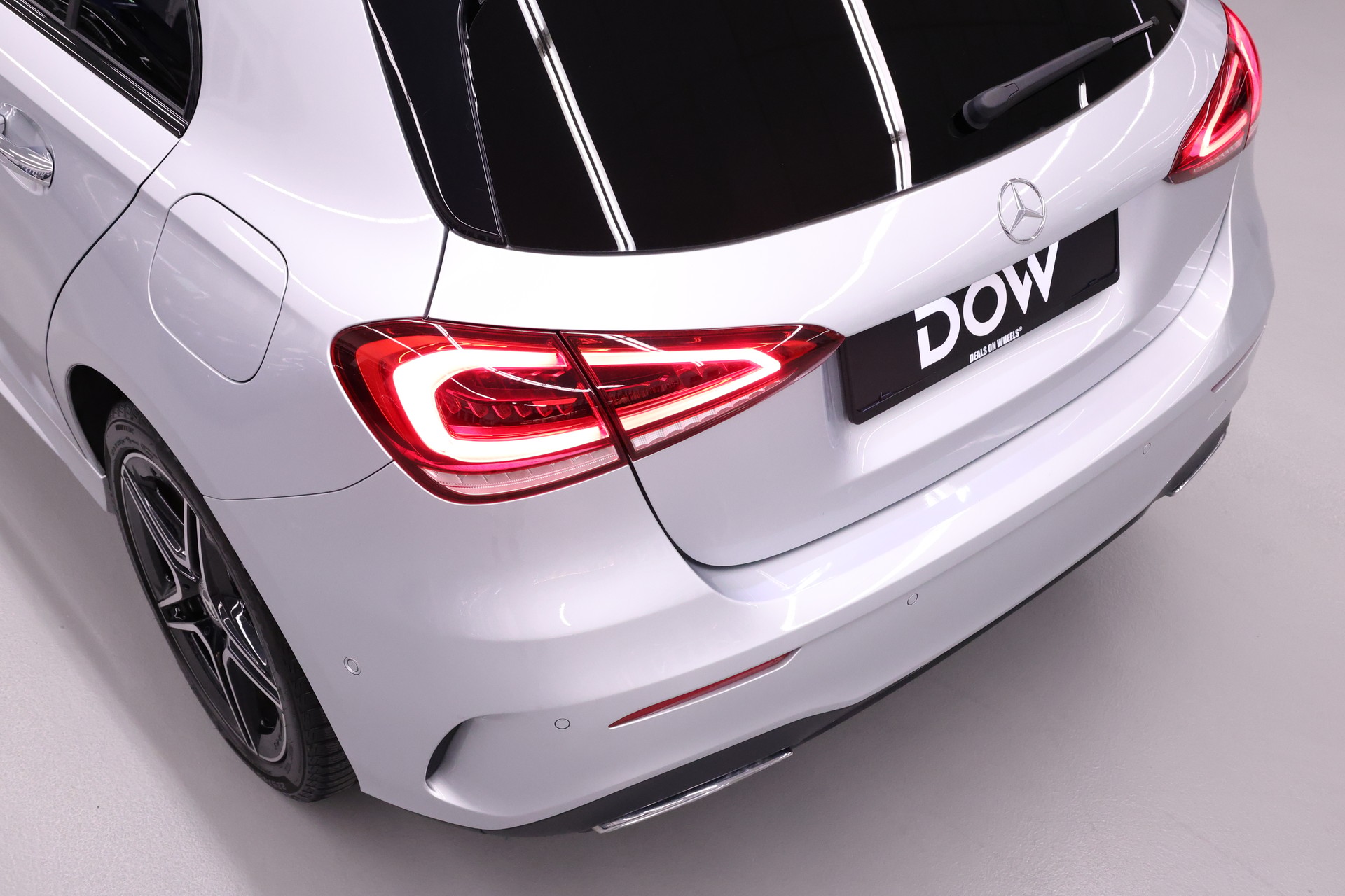 MERCEDES-BENZ A 250 e AMG Line-image-8