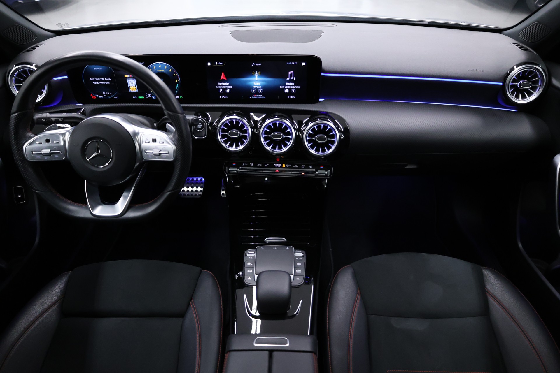 MERCEDES-BENZ A 250 e AMG Line-image-11