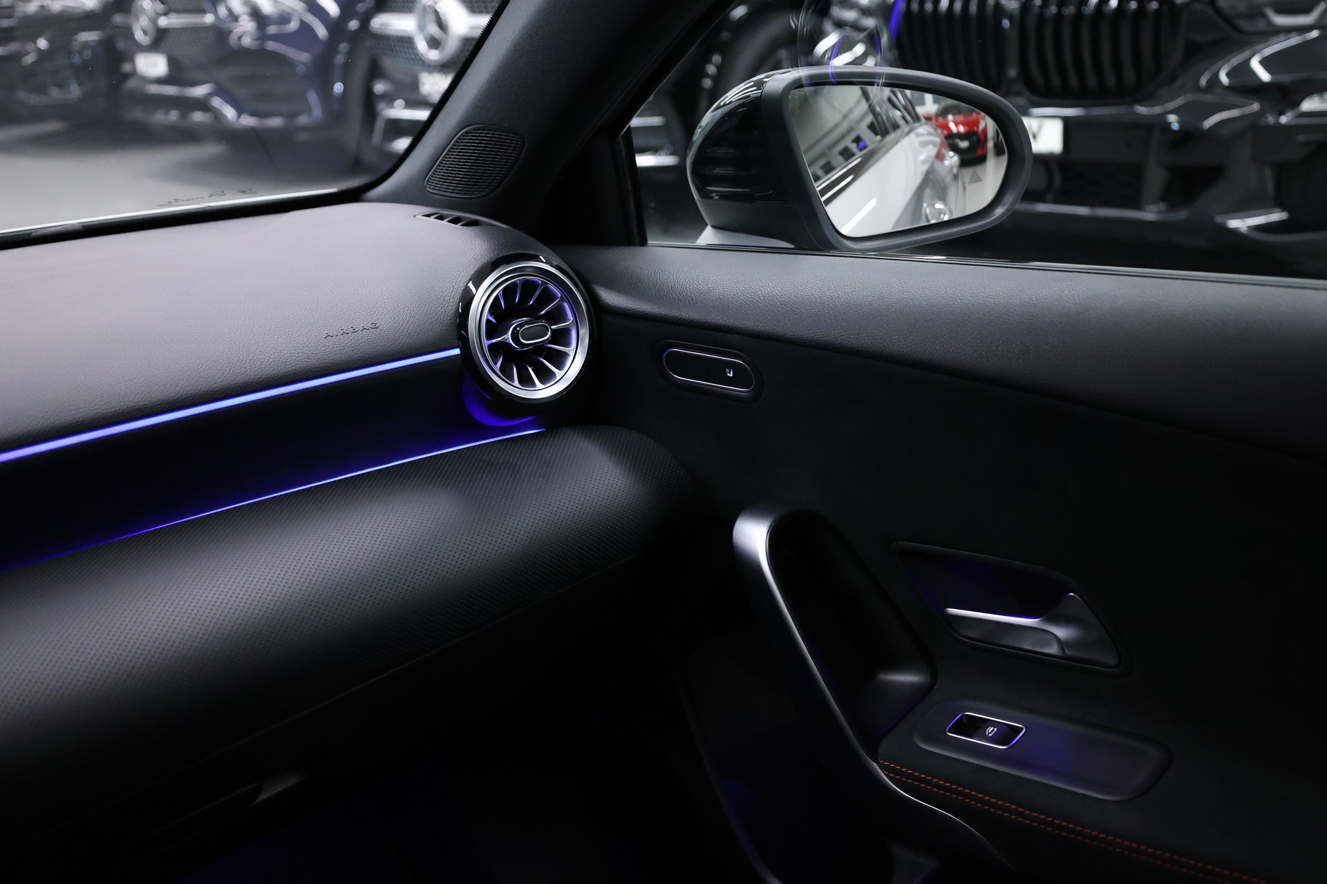 MERCEDES-BENZ A 250 e AMG Line-image-20