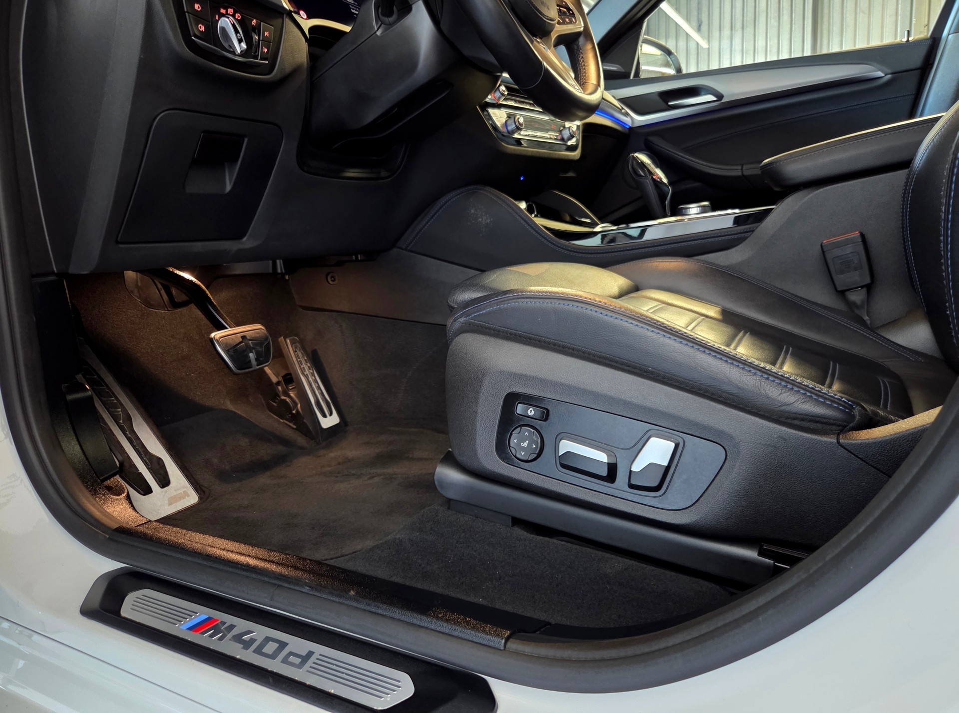 BMW X4 M40d-image-12