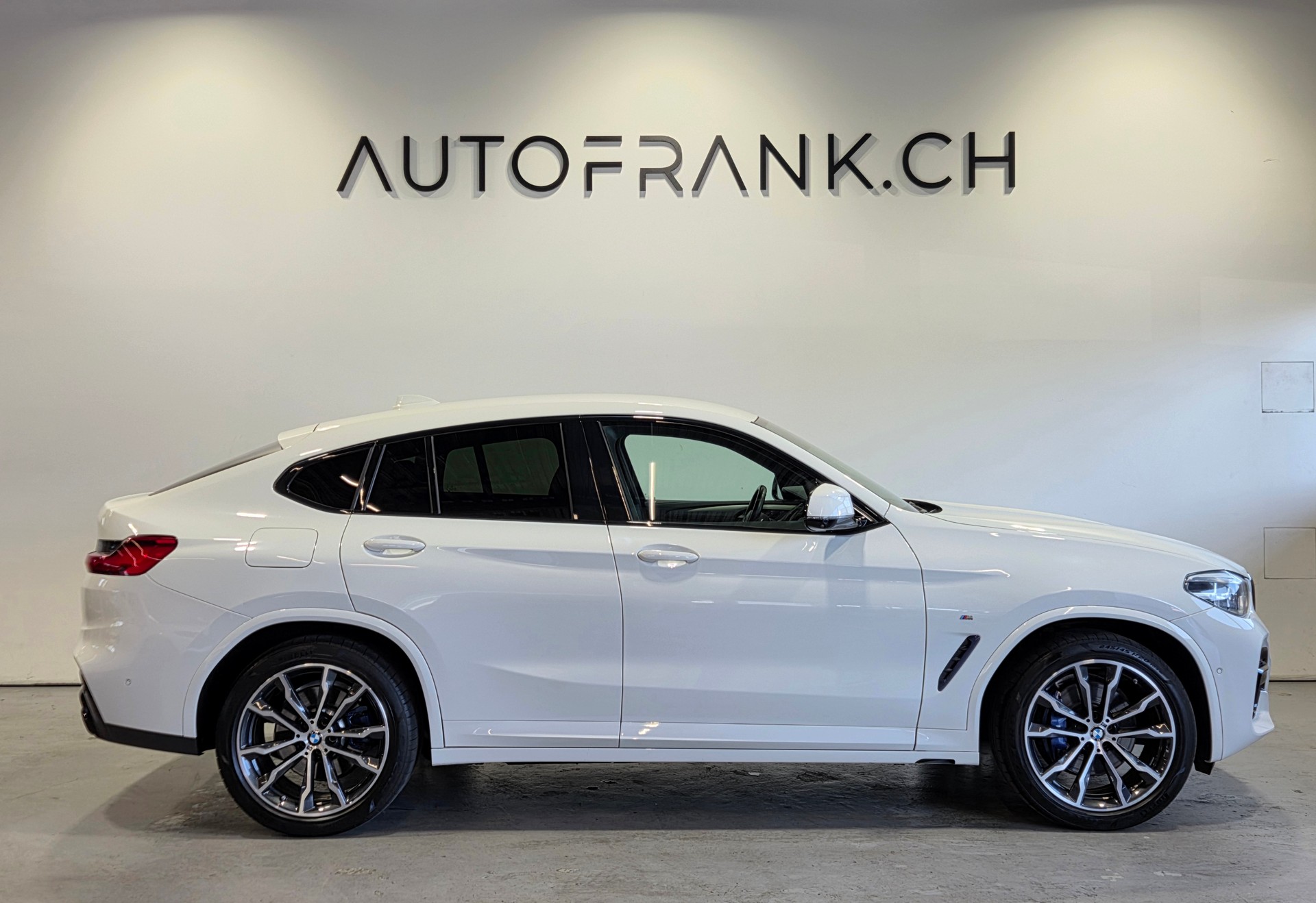 BMW X4 M40d-showroom-element-1