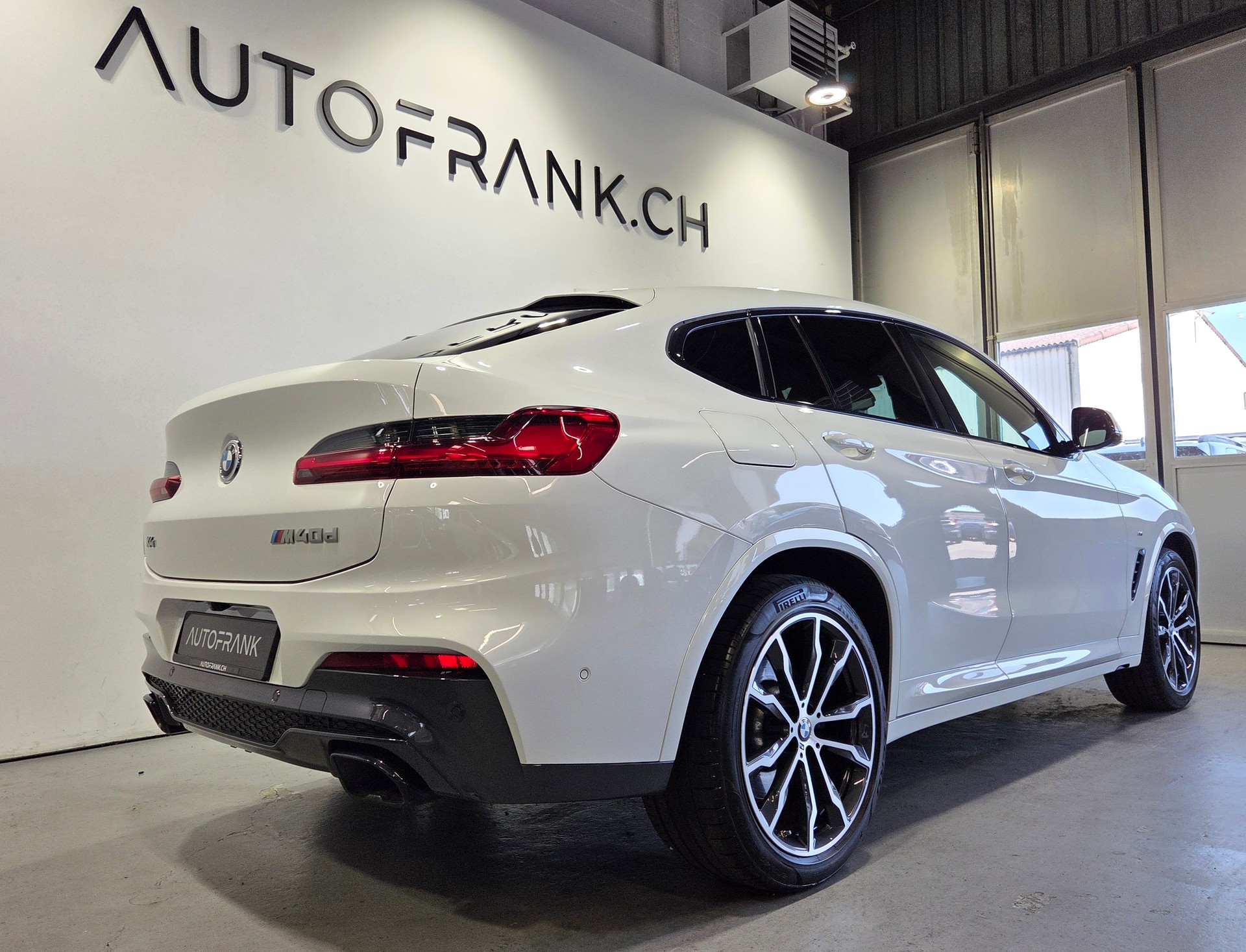BMW X4 M40d-showroom-element-2