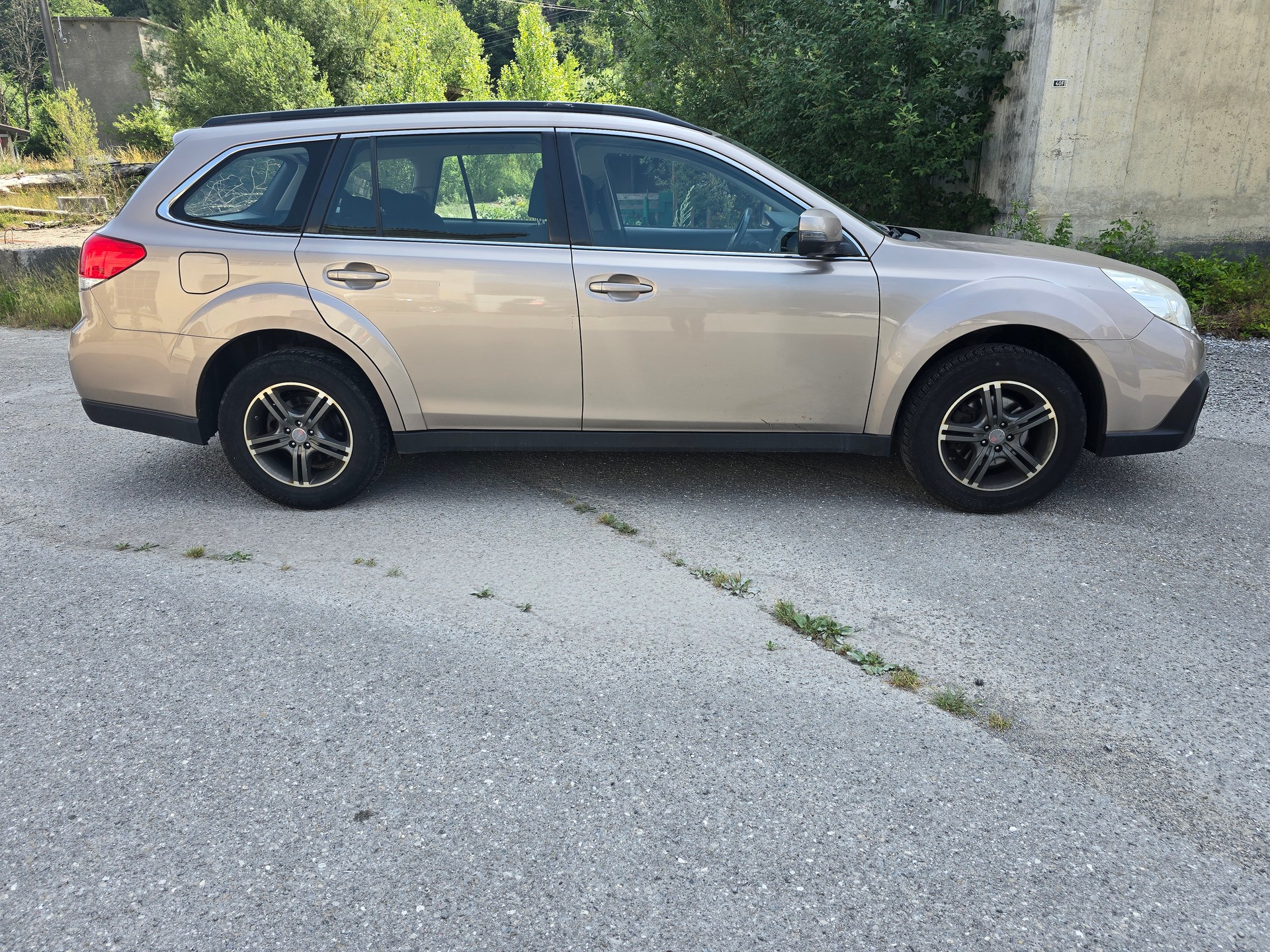 SUBARU Outback 2.5i Swiss Classic AWD Lineartronic-image-5
