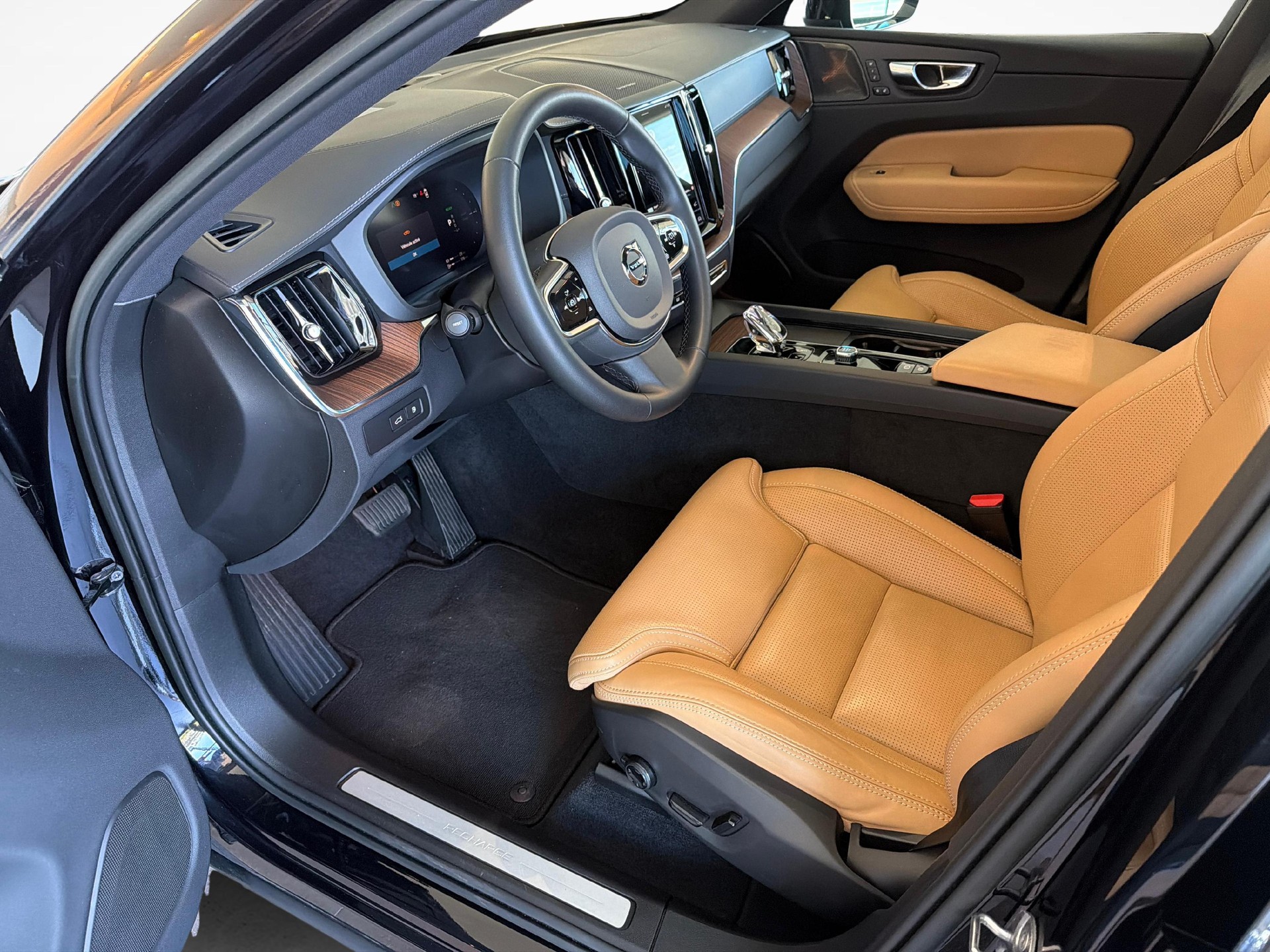 VOLVO XC60 2.0 T8 TE Ultimate Dark eAWD-image-8