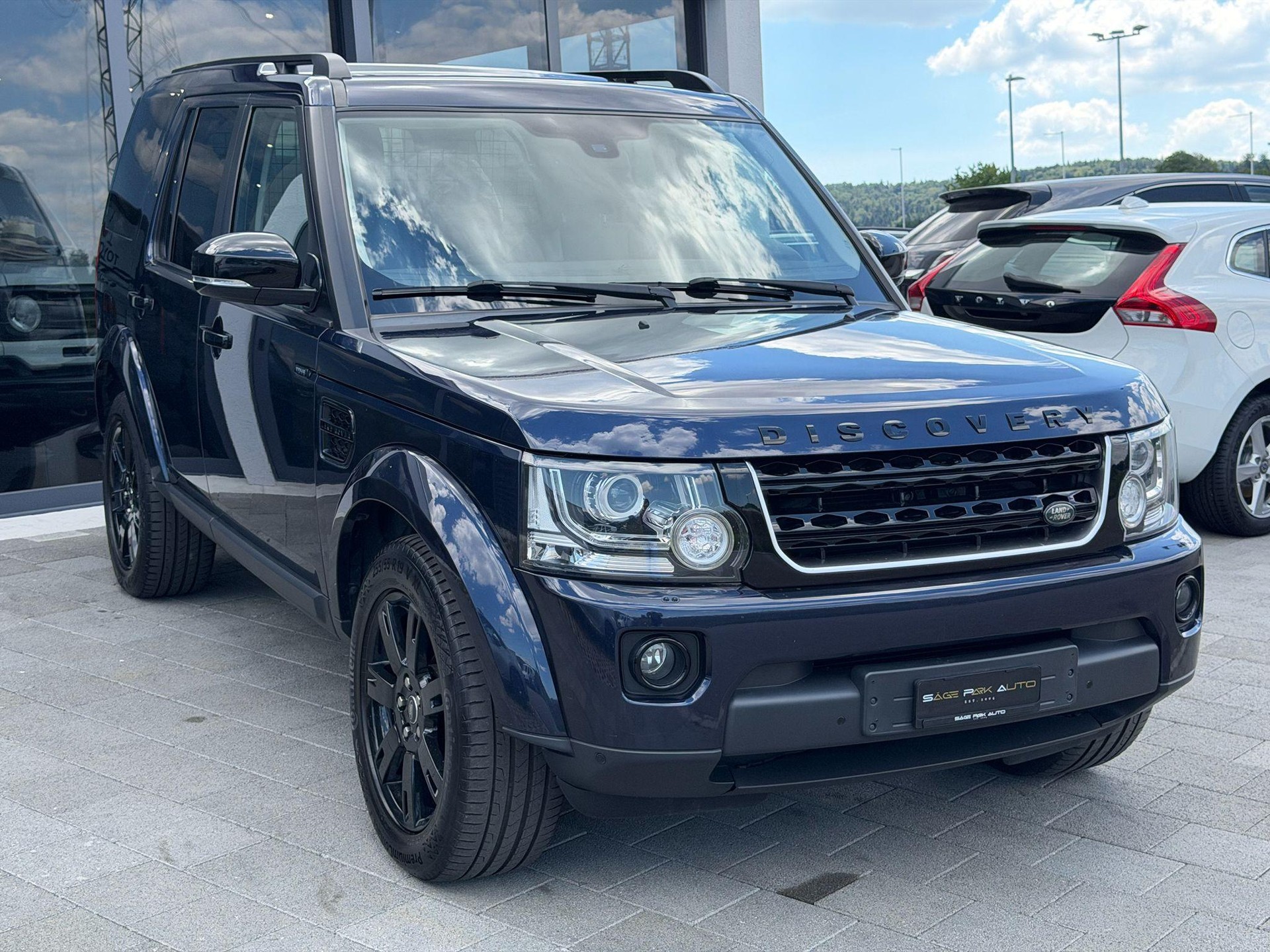 LAND ROVER Discovery 3.0 TDV6 210 HSE-showroom-element-1
