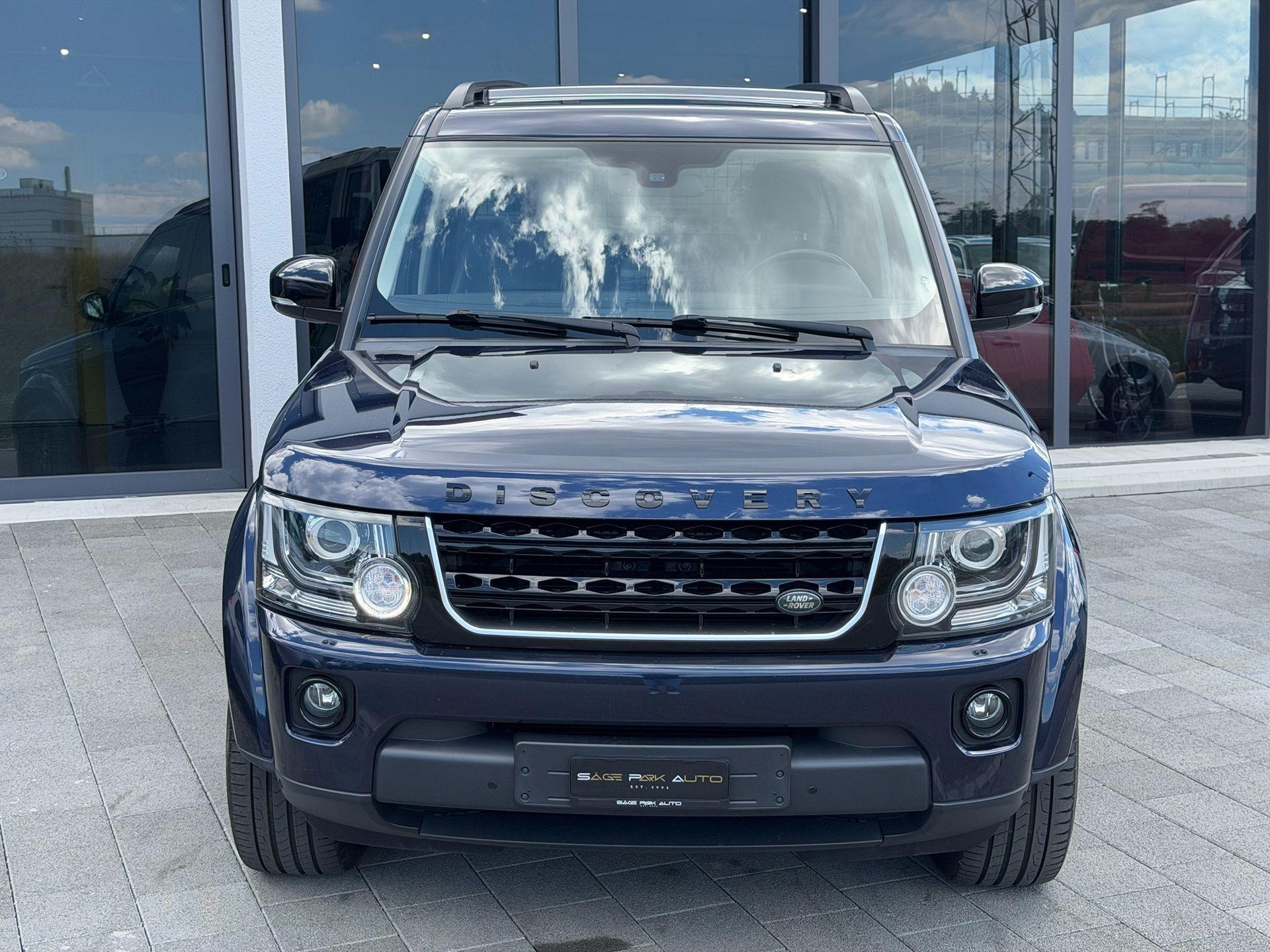 LAND ROVER Discovery 3.0 TDV6 210 HSE-showroom-element-2