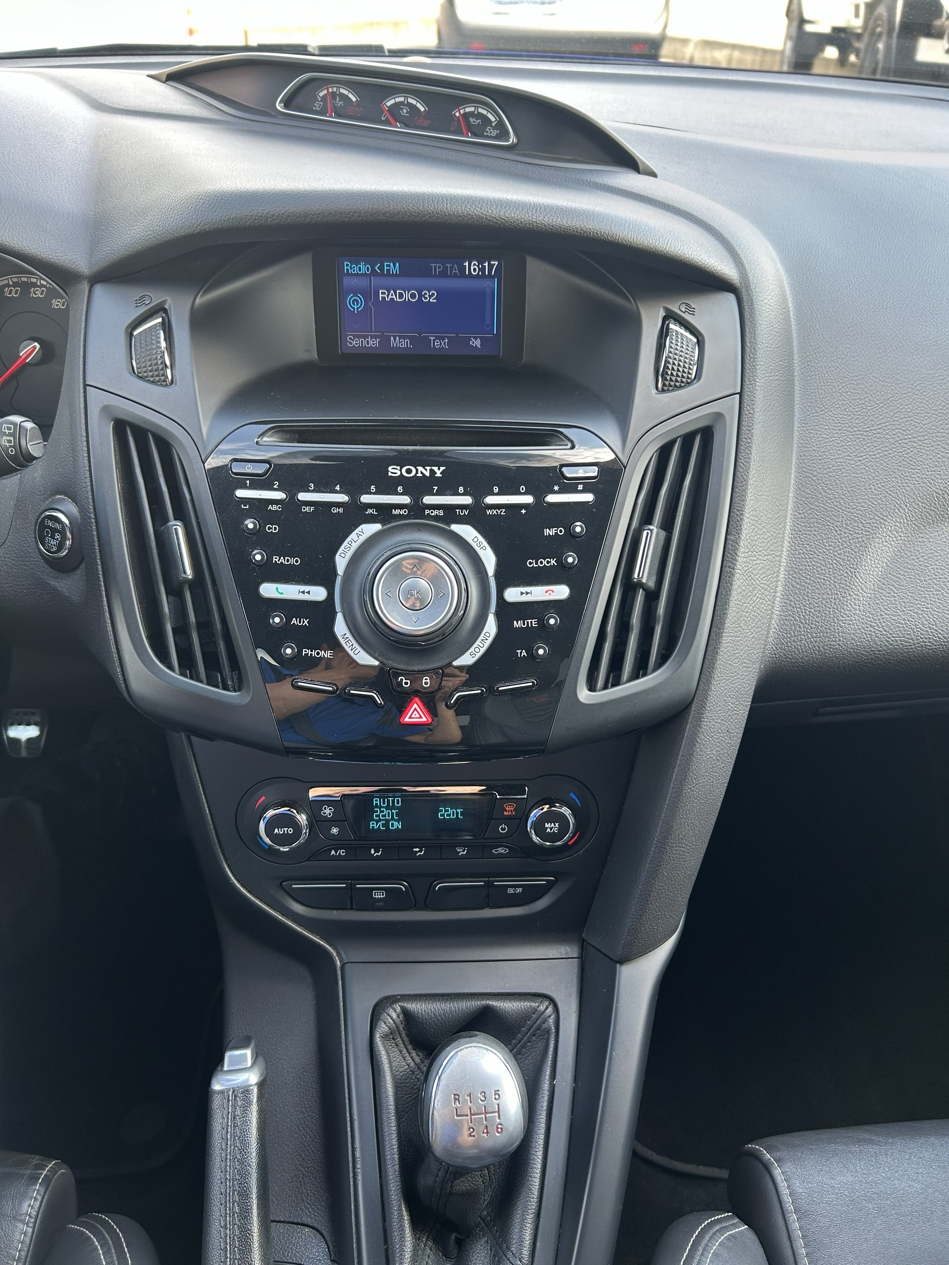 FORD Focus 2.0 SCTi ST-3-image-8