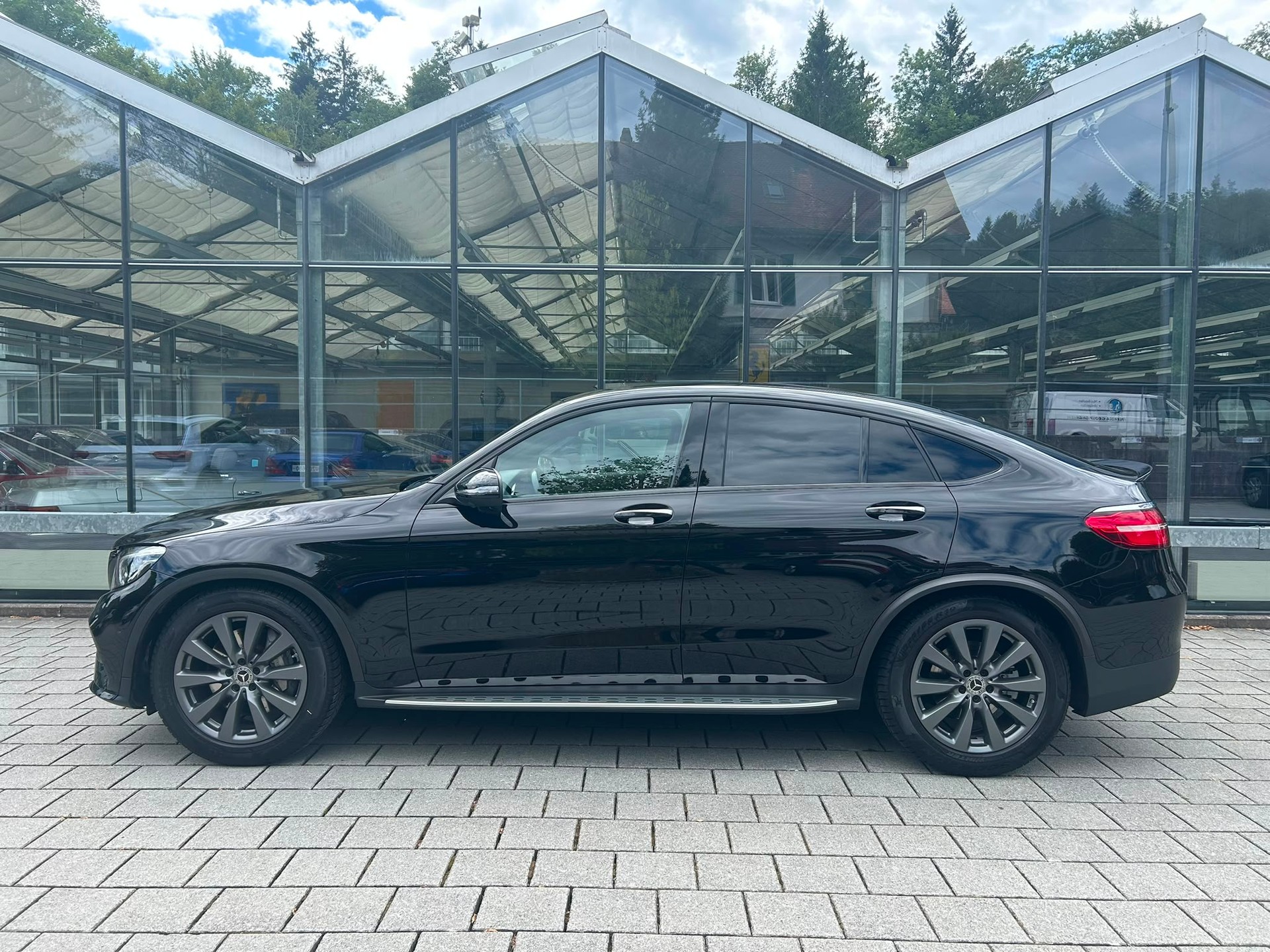 MERCEDES-BENZ GLC Coupé 250 AMG Line 4Matic 9G-Tronic-showroom-element-3