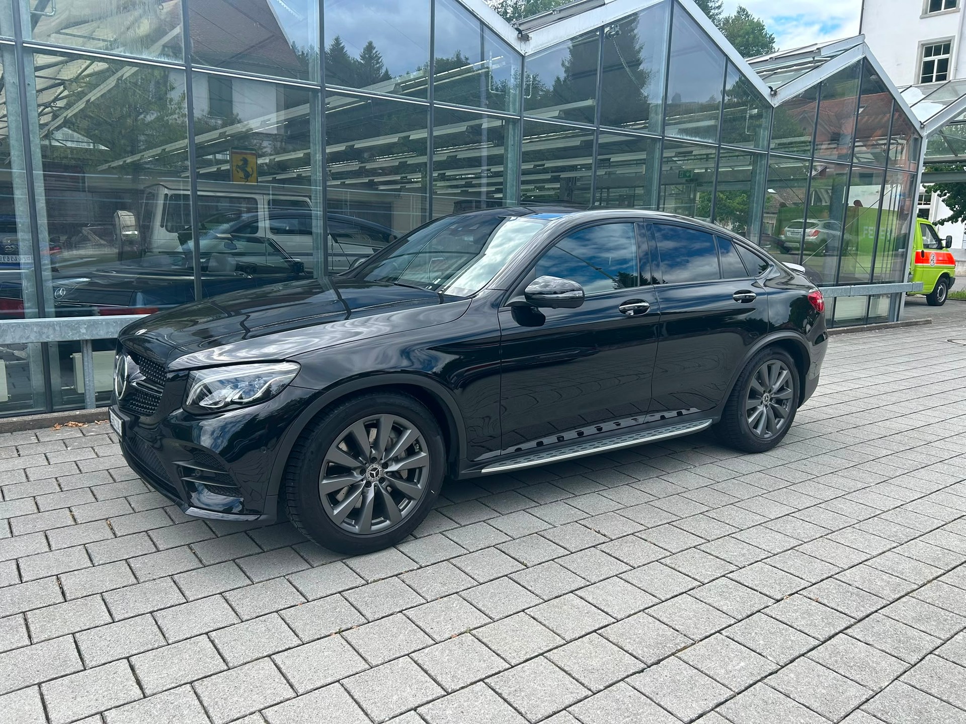 MERCEDES-BENZ GLC Coupé 250 AMG Line 4Matic 9G-Tronic-showroom-element-2