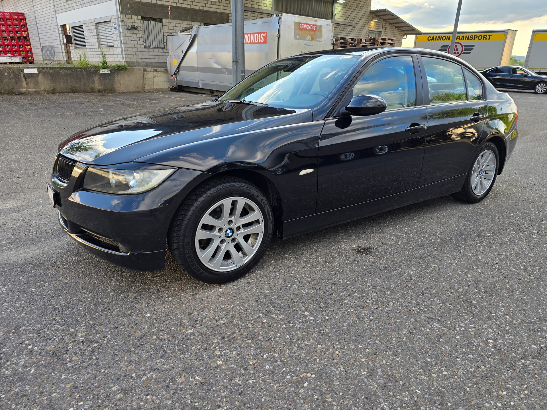 BMW 320i Access Steptronic-showroom-element-2