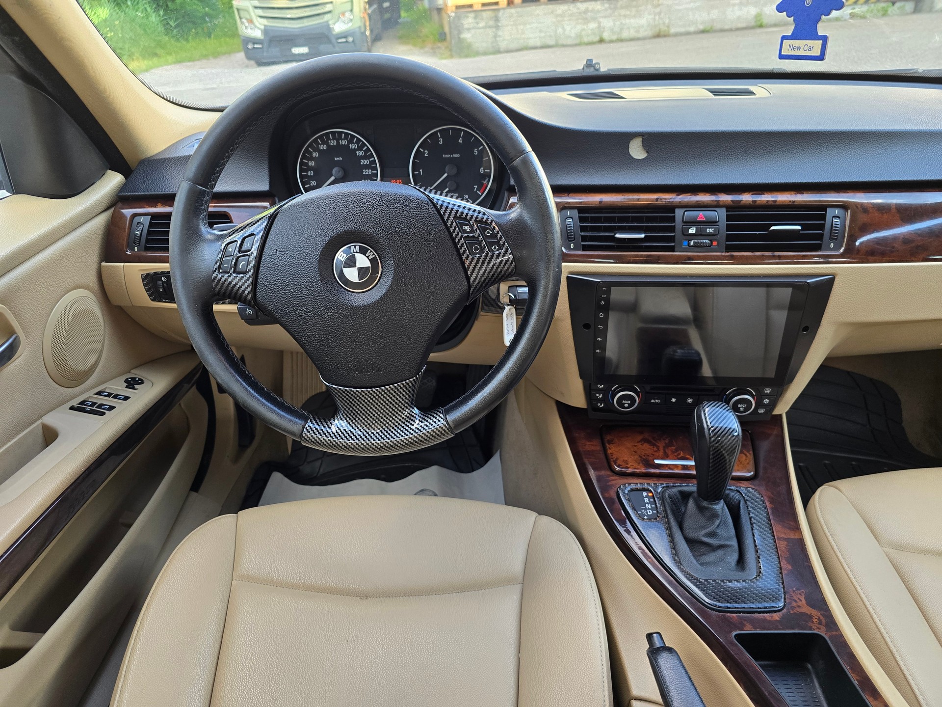 BMW 320i Access Steptronic-image-15