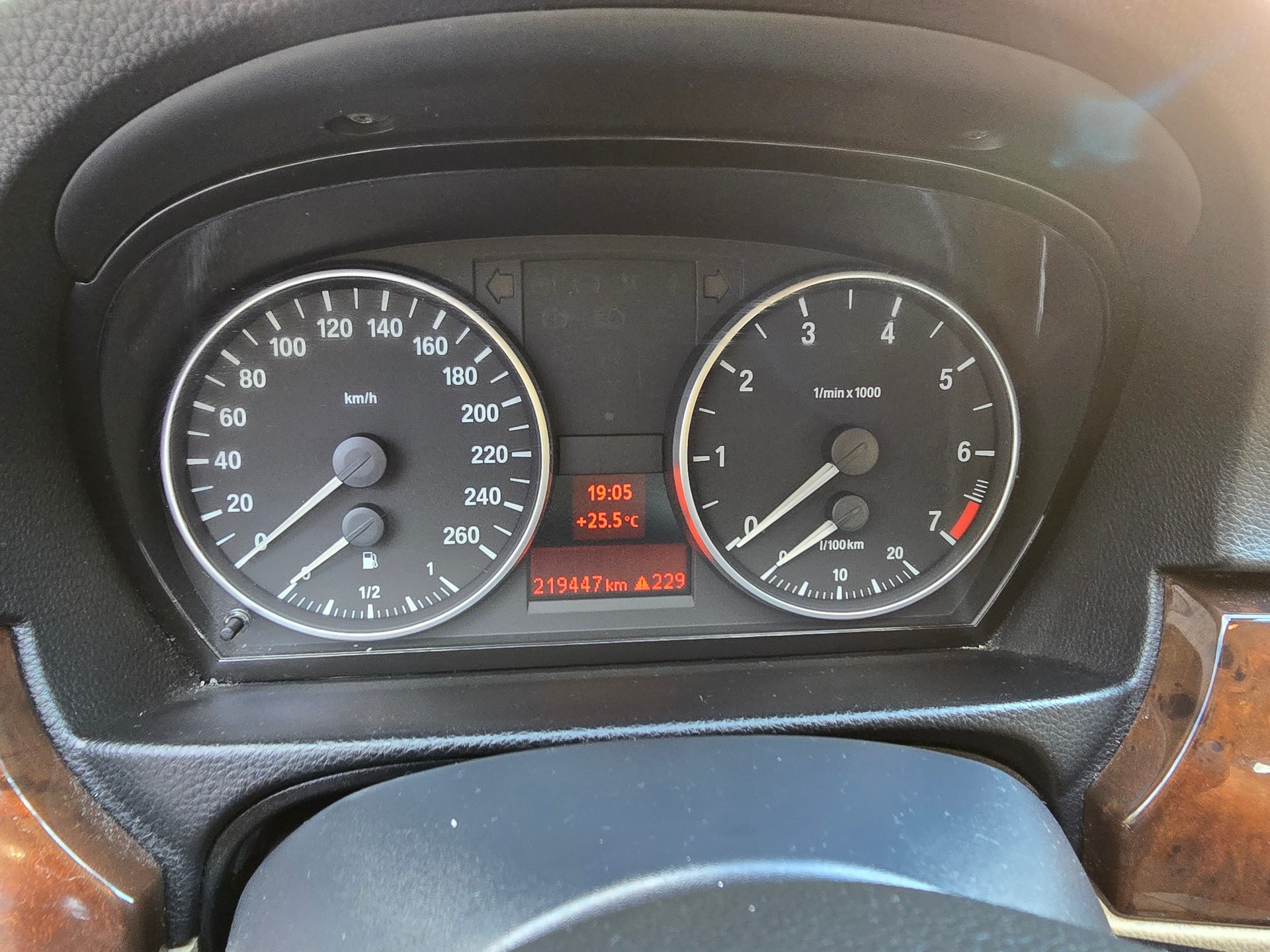 BMW 320i Access Steptronic-image-18