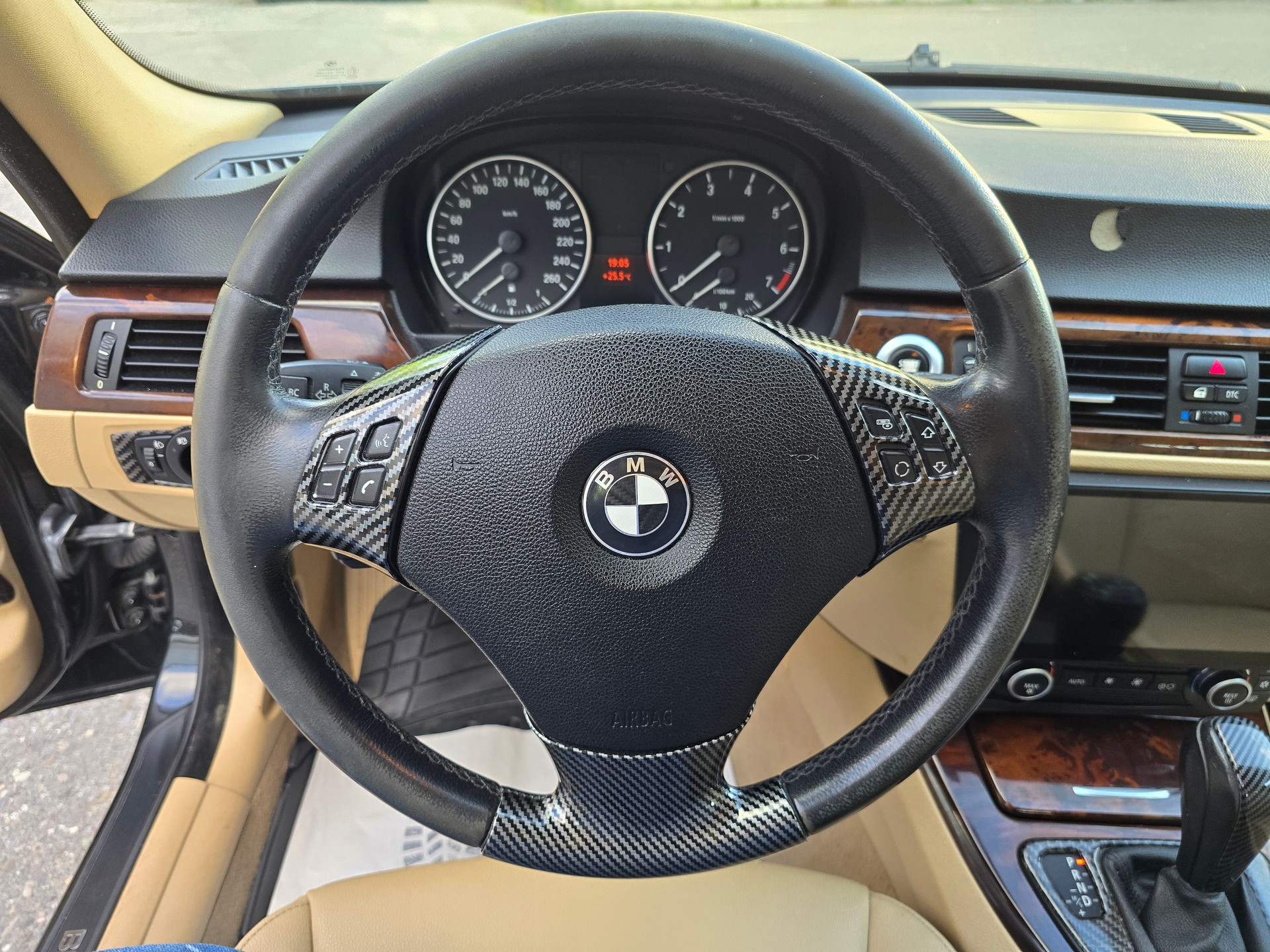 BMW 320i Access Steptronic-image-17