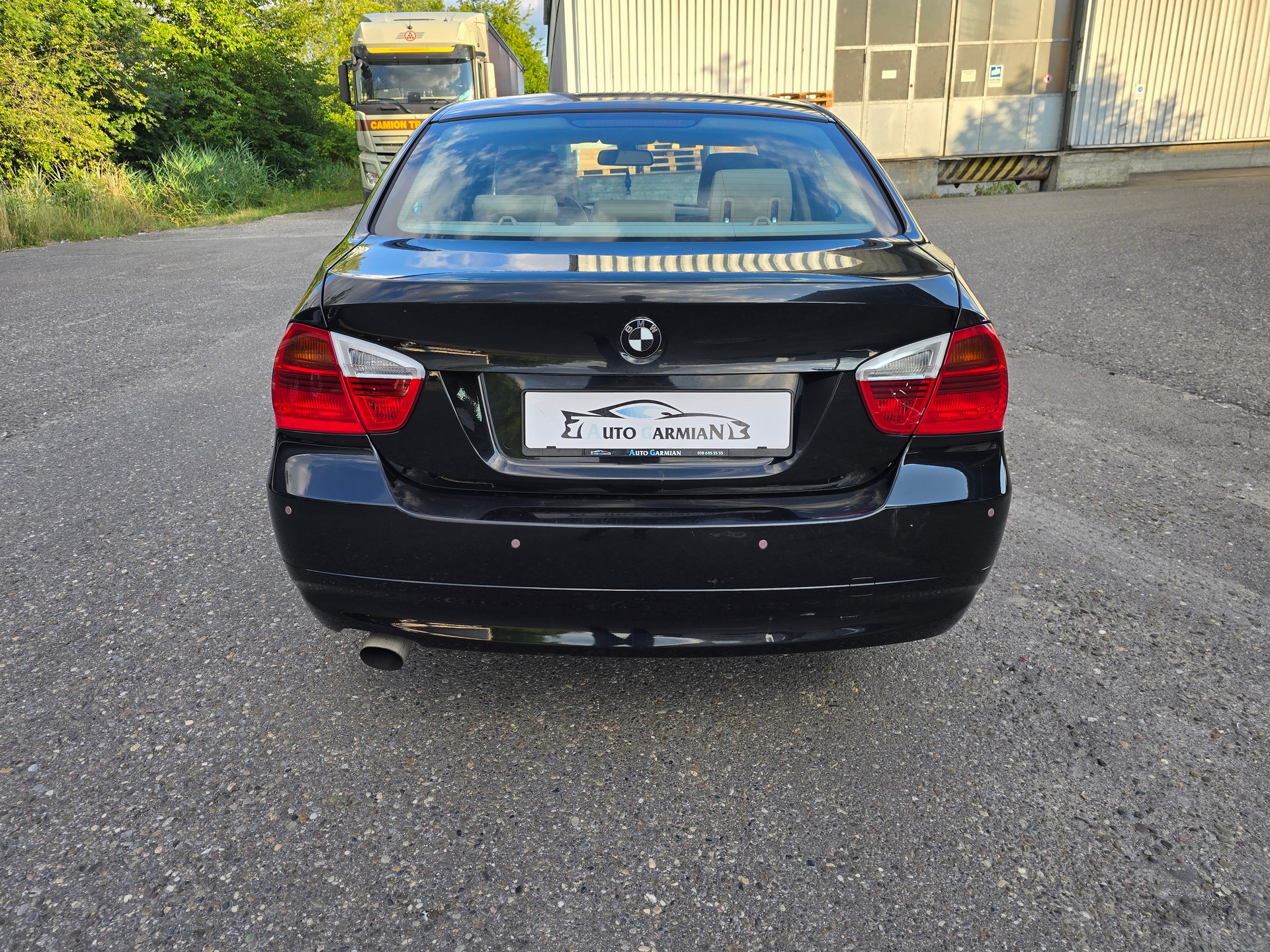 BMW 320i Access Steptronic-showroom-element-3