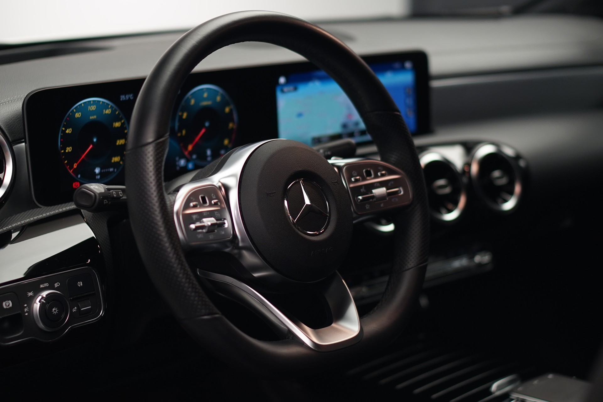 MERCEDES-BENZ A 250 4Matic AMG Line 4Matic 7G-DCT *CH-Fahrzeug* *Head-Up* *LED*-image-12