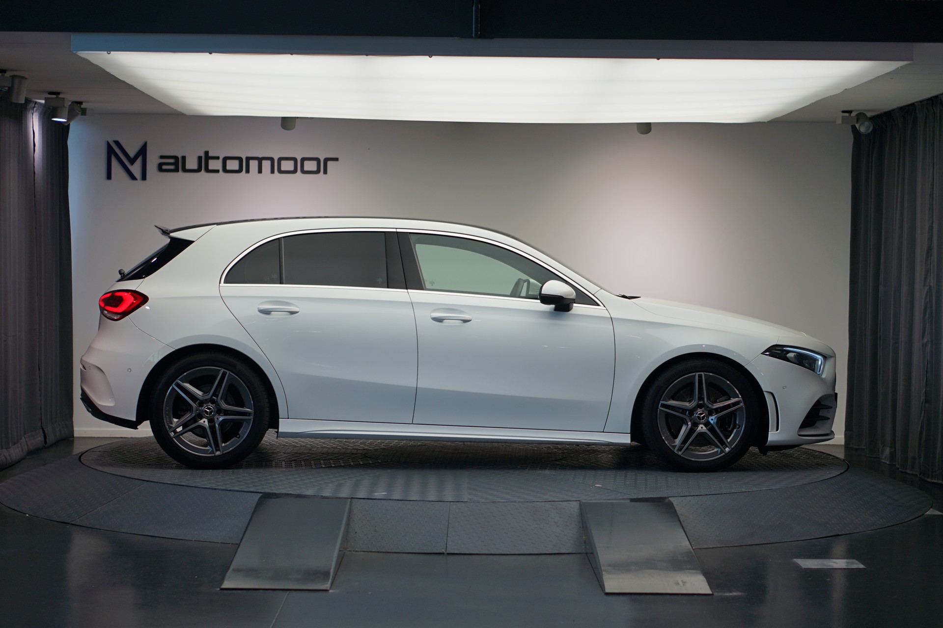 MERCEDES-BENZ A 250 4Matic AMG Line 4Matic 7G-DCT *CH-Fahrzeug* *Head-Up* *LED*-showroom-element-3