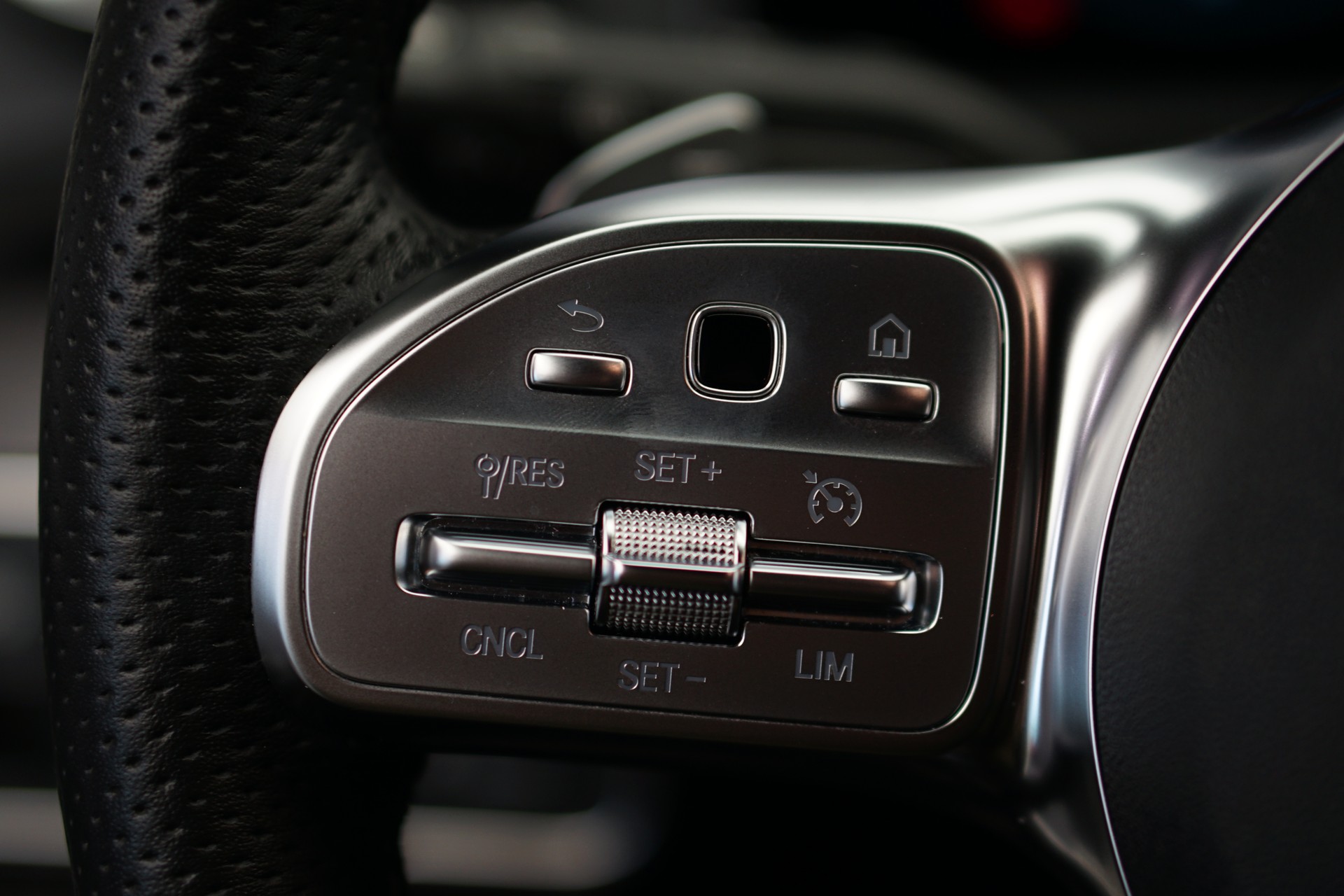 MERCEDES-BENZ A 250 4Matic AMG Line 4Matic 7G-DCT *CH-Fahrzeug* *Head-Up* *LED*-image-18