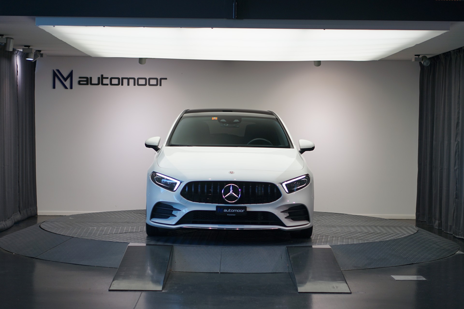 MERCEDES-BENZ A 250 4Matic AMG Line 4Matic 7G-DCT *CH-Fahrzeug* *Head-Up* *LED*-showroom-element-1