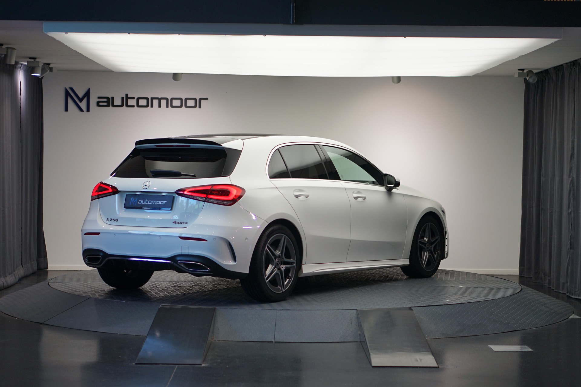 MERCEDES-BENZ A 250 4Matic AMG Line 4Matic 7G-DCT *CH-Fahrzeug* *Head-Up* *LED*-image-4