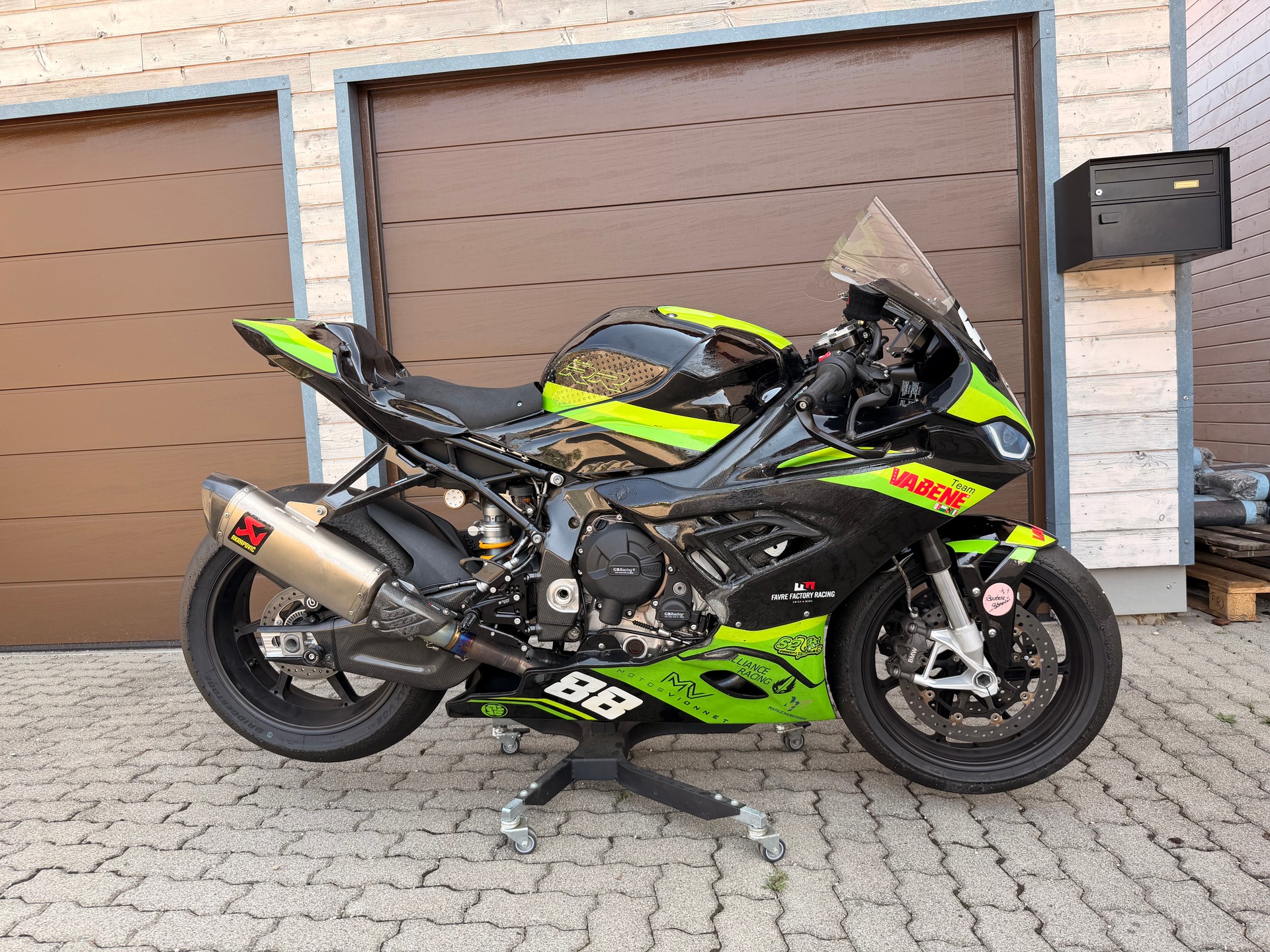 BMW S 1000 RR-image-0