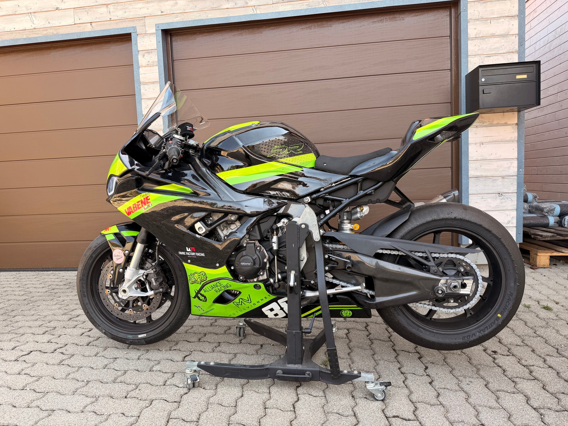 BMW S 1000 RR-image-1