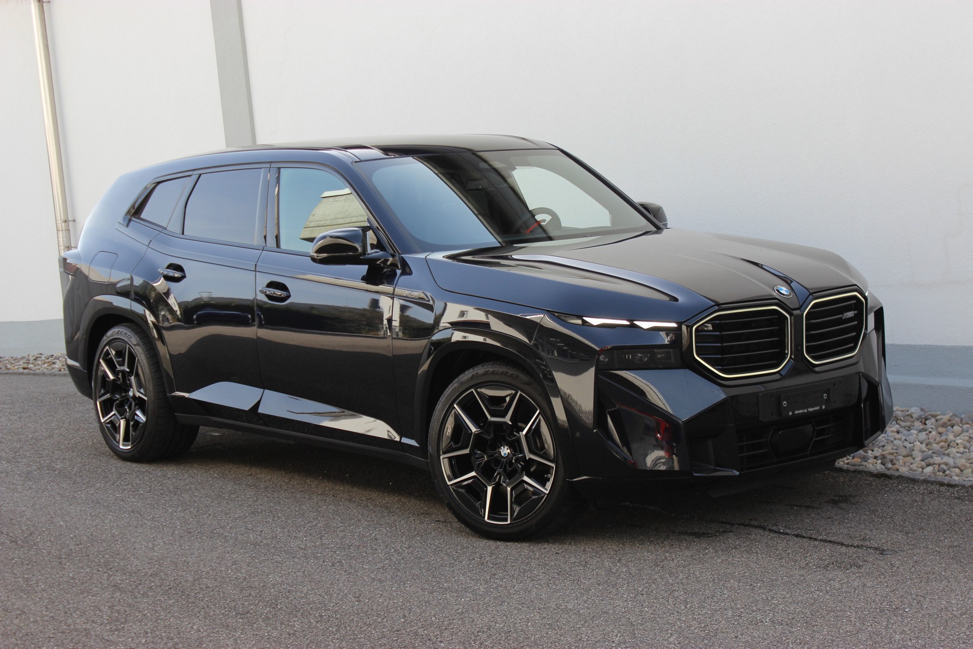 BMW XM xDrive 50e *Bowers & Wilkins Diamond Surround Sound System*-showroom-element-2
