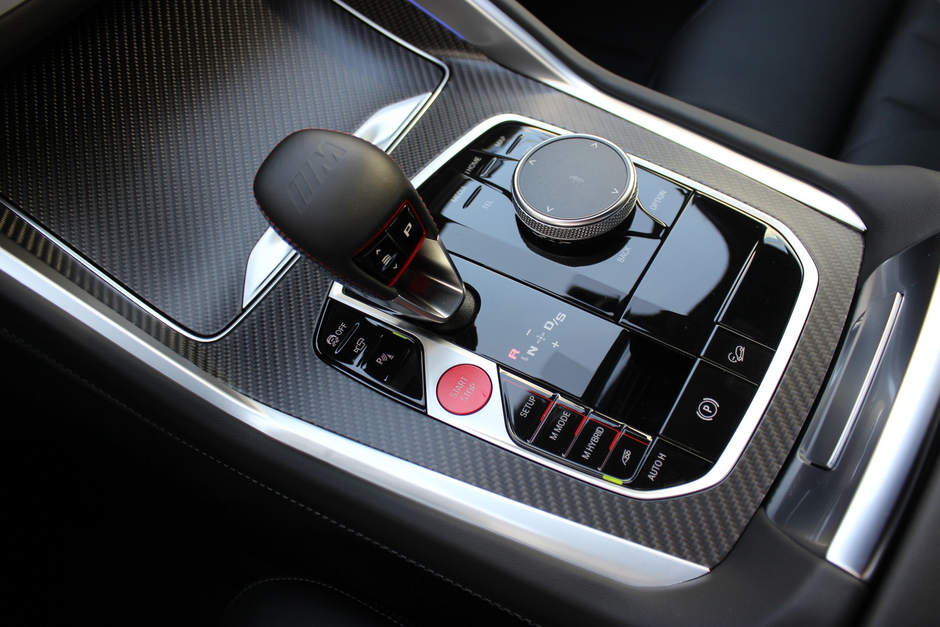 BMW XM xDrive 50e *Bowers & Wilkins Diamond Surround Sound System*-image-21