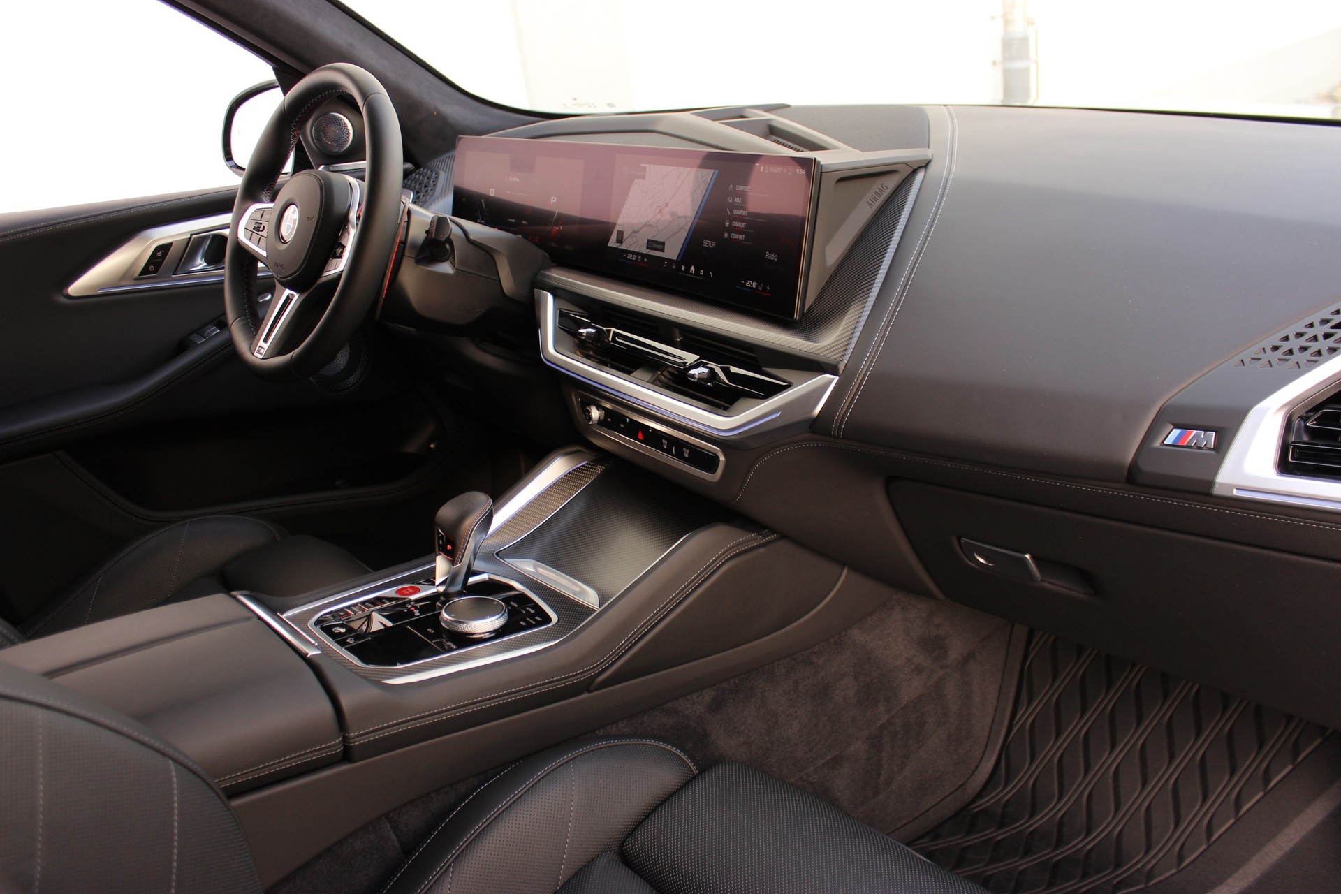 BMW XM xDrive 50e *Bowers & Wilkins Diamond Surround Sound System*-showroom-element-1