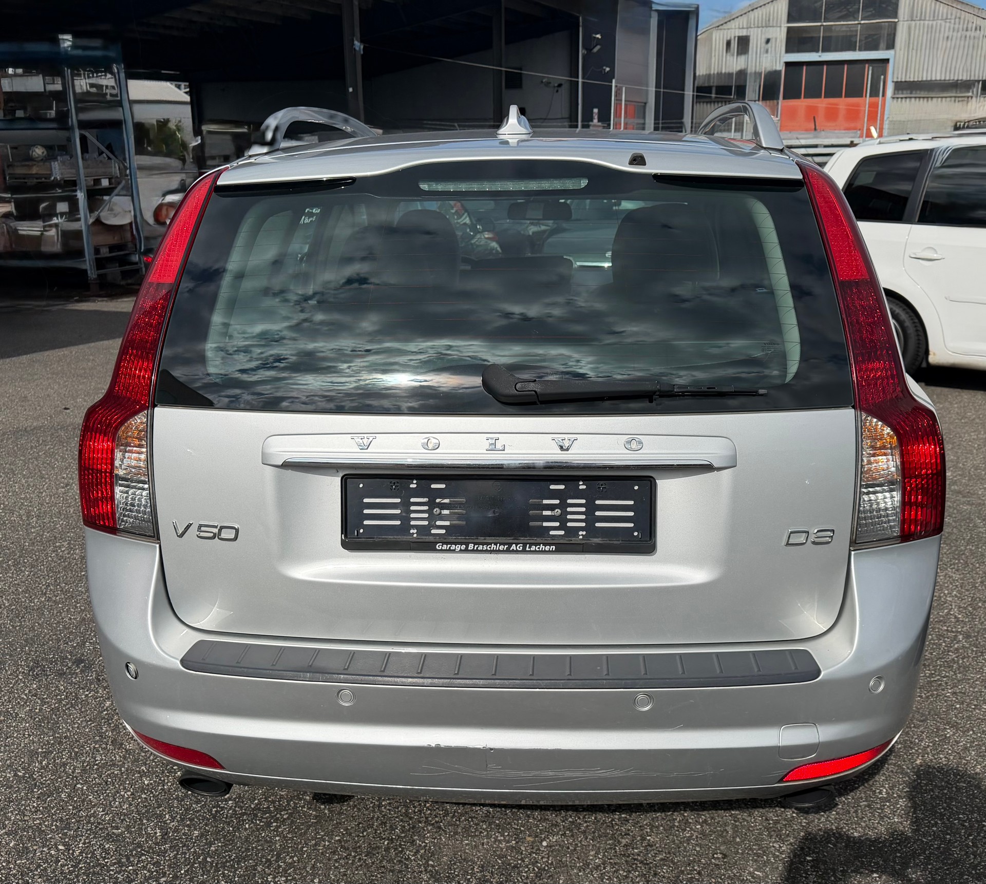 VOLVO V50 D3 Kinetic Geartronic-image-4