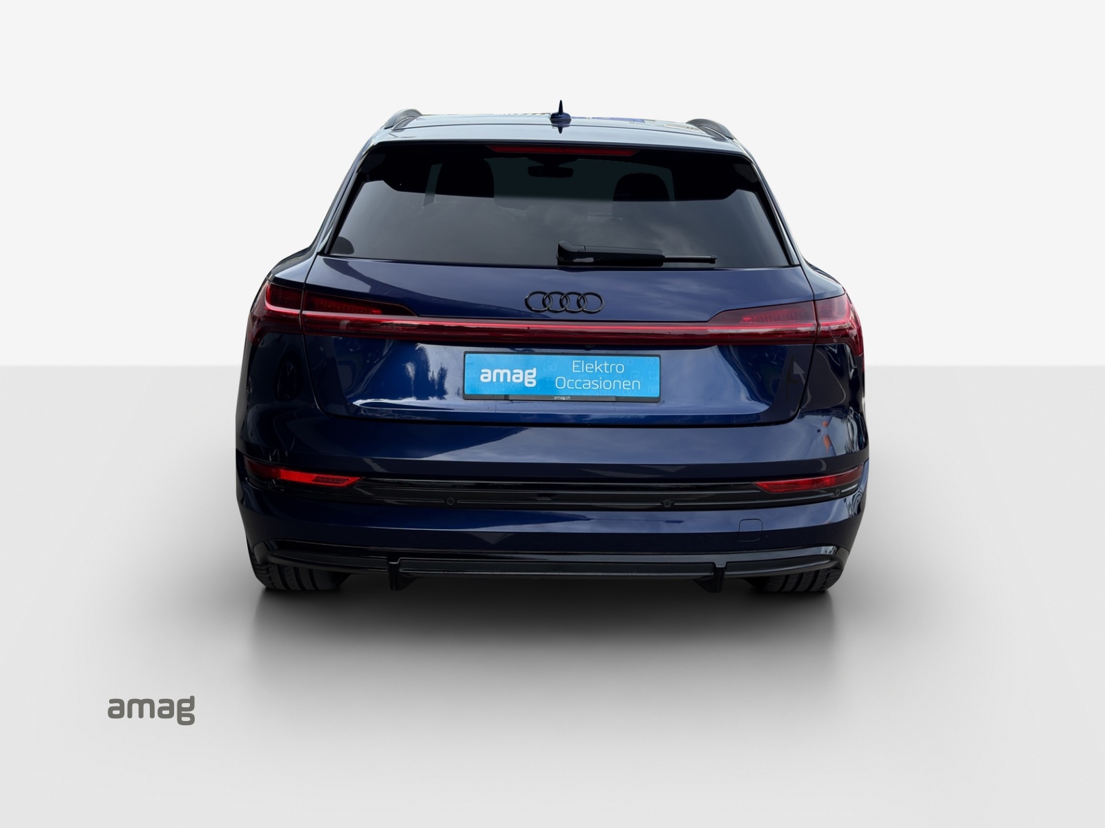 AUDI e-tron 55 S Line Black Edition quattro-showroom-element-3