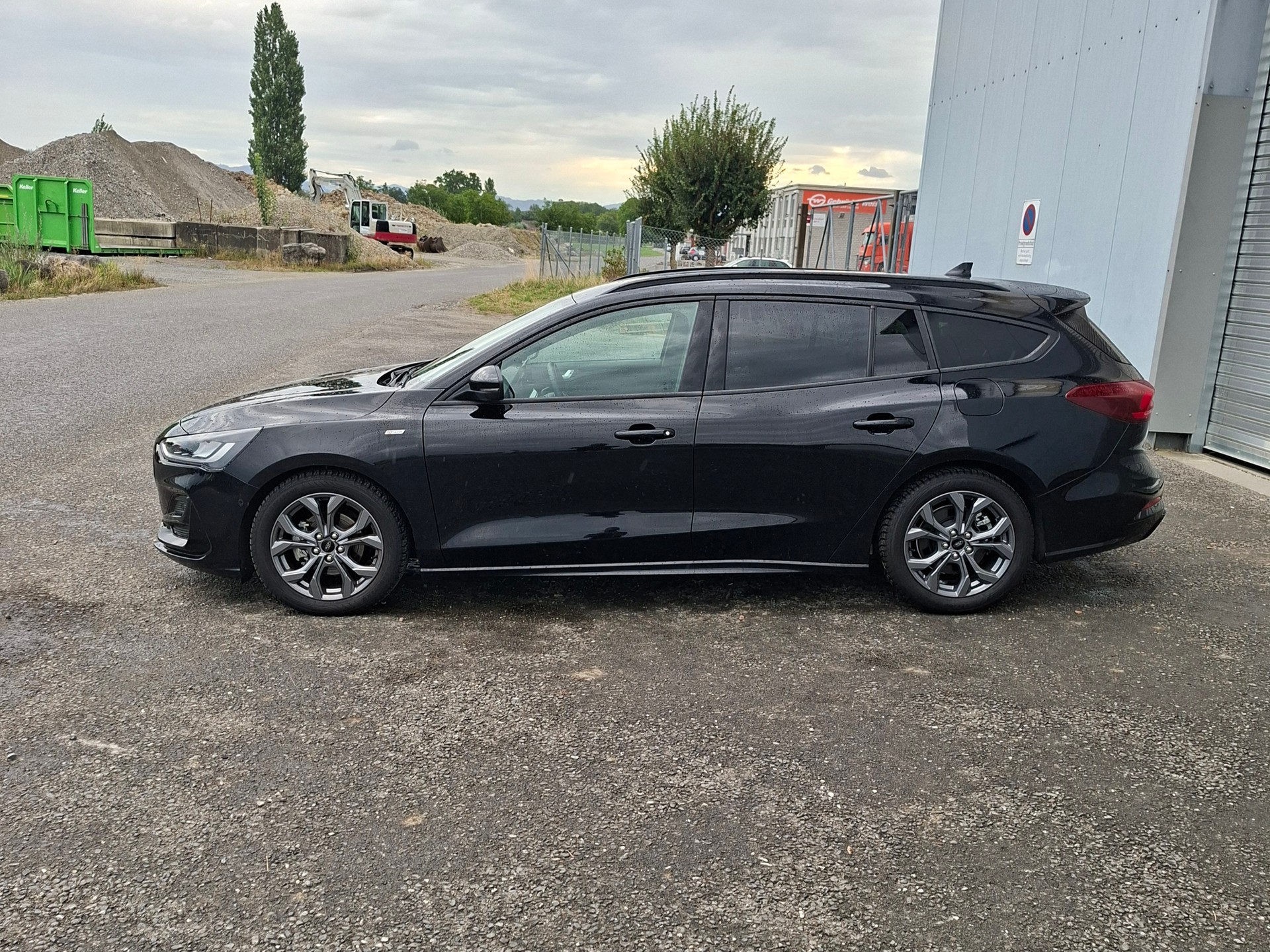 FORD ST-Line-showroom-element-1