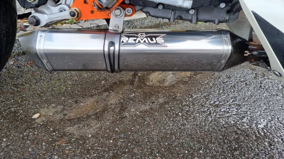 KTM 690 Duke R-image-8