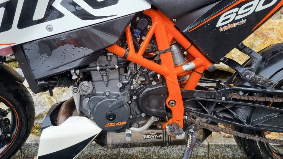 KTM 690 Duke R-image-11