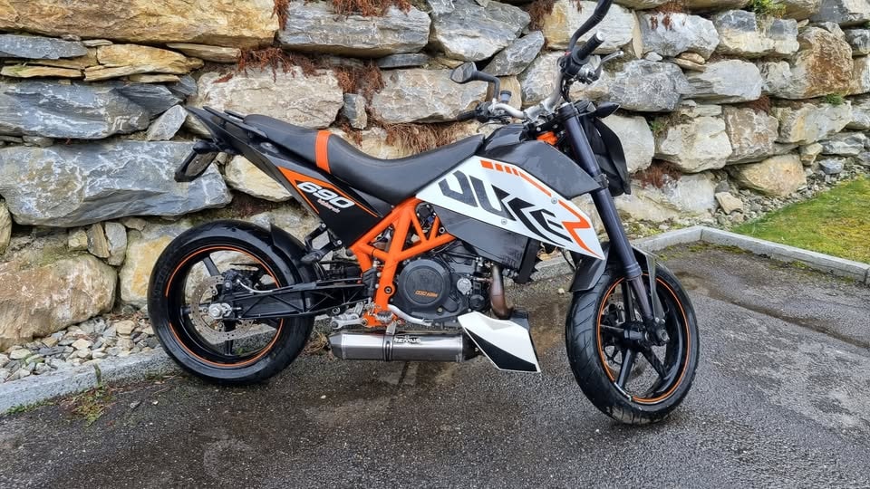 KTM 690 Duke R-image-1