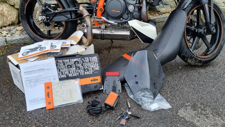 KTM 690 Duke R-image-3