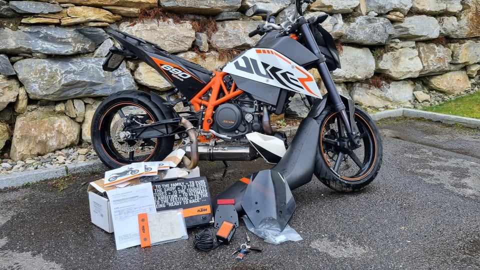 KTM 690 Duke R-image-2