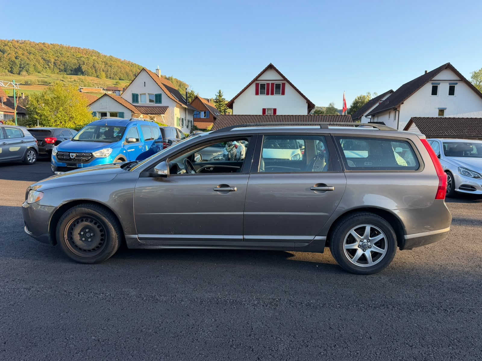 VOLVO V70 2.4D Kinetic Geartronic-showroom-element-1