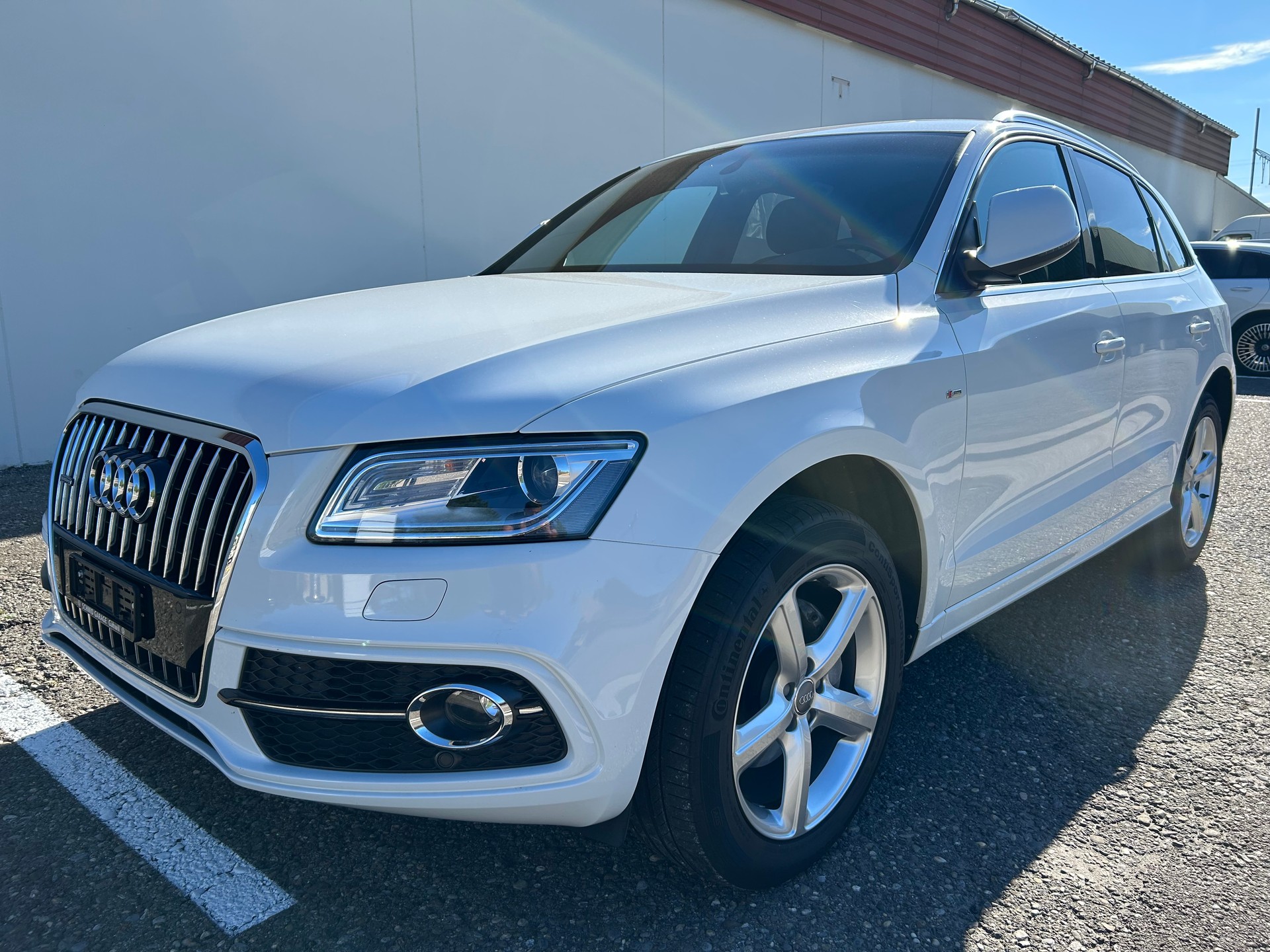 AUDI Q5 2.0 TDI quattro S-tronic-showroom-element-1