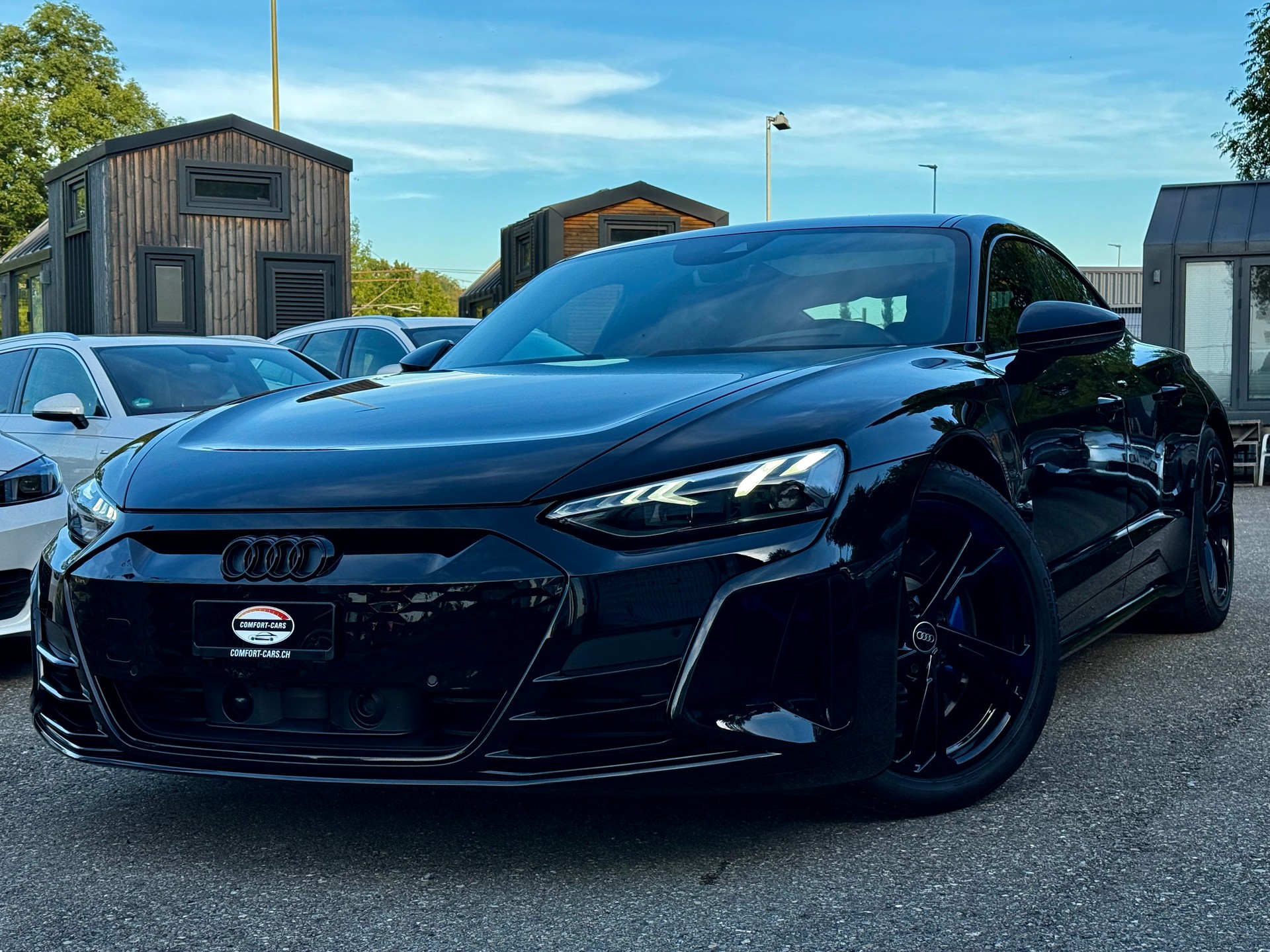 AUDI RS e-tron GT quattro 599PS Black&Black-showroom-element-1