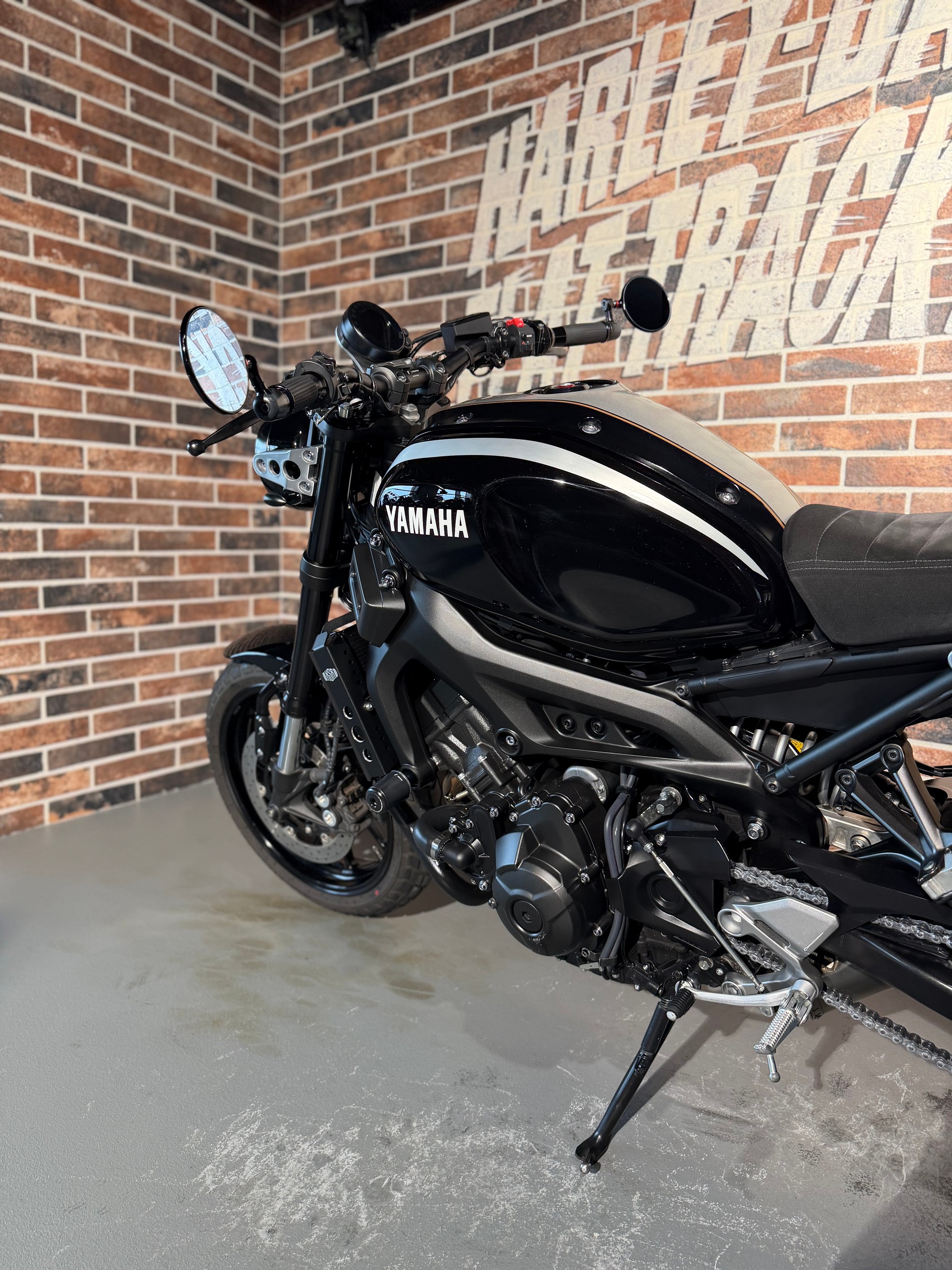 YAMAHA XSR 900-image-4