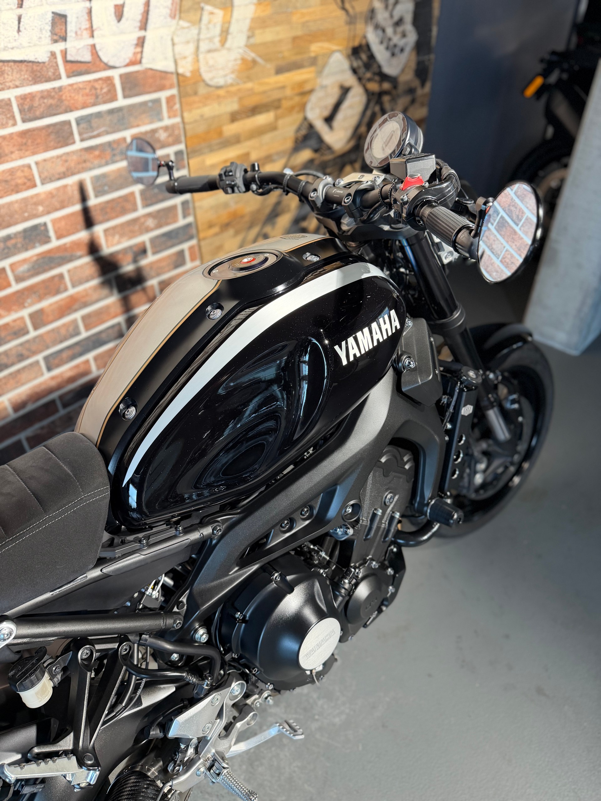 YAMAHA XSR 900-image-12