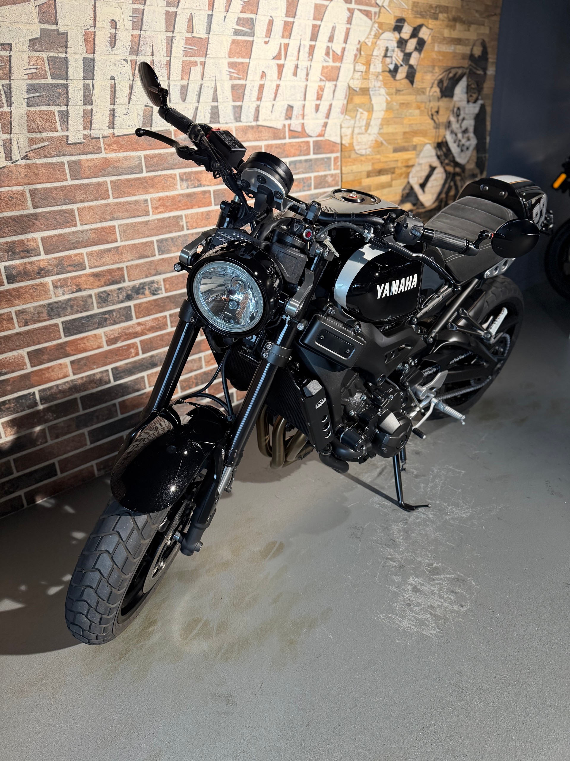 YAMAHA XSR 900-image-1