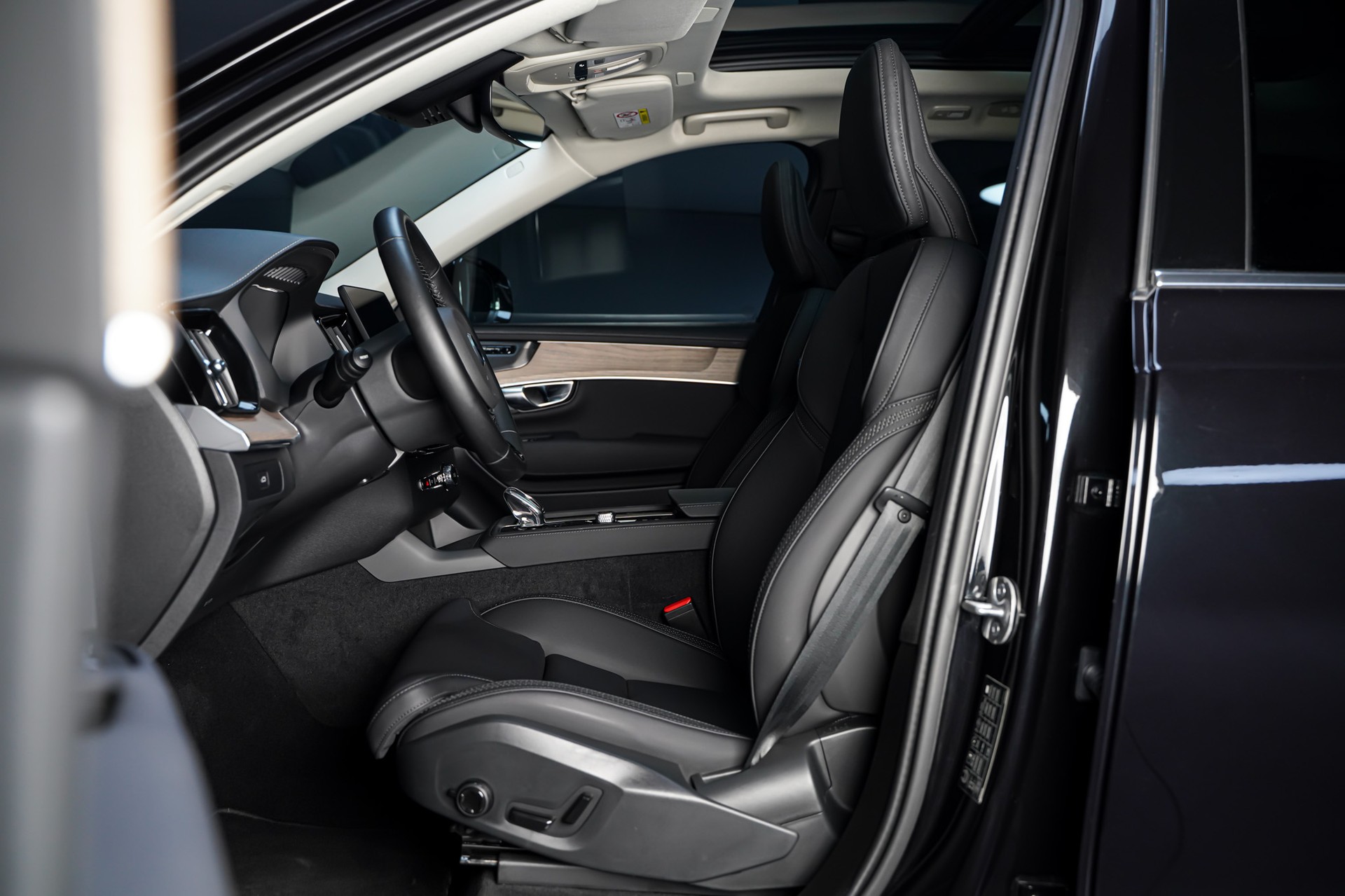 VOLVO XC90 B5 Benzin Mild Hybrid AWD Plus Bright Geartronic-image-13