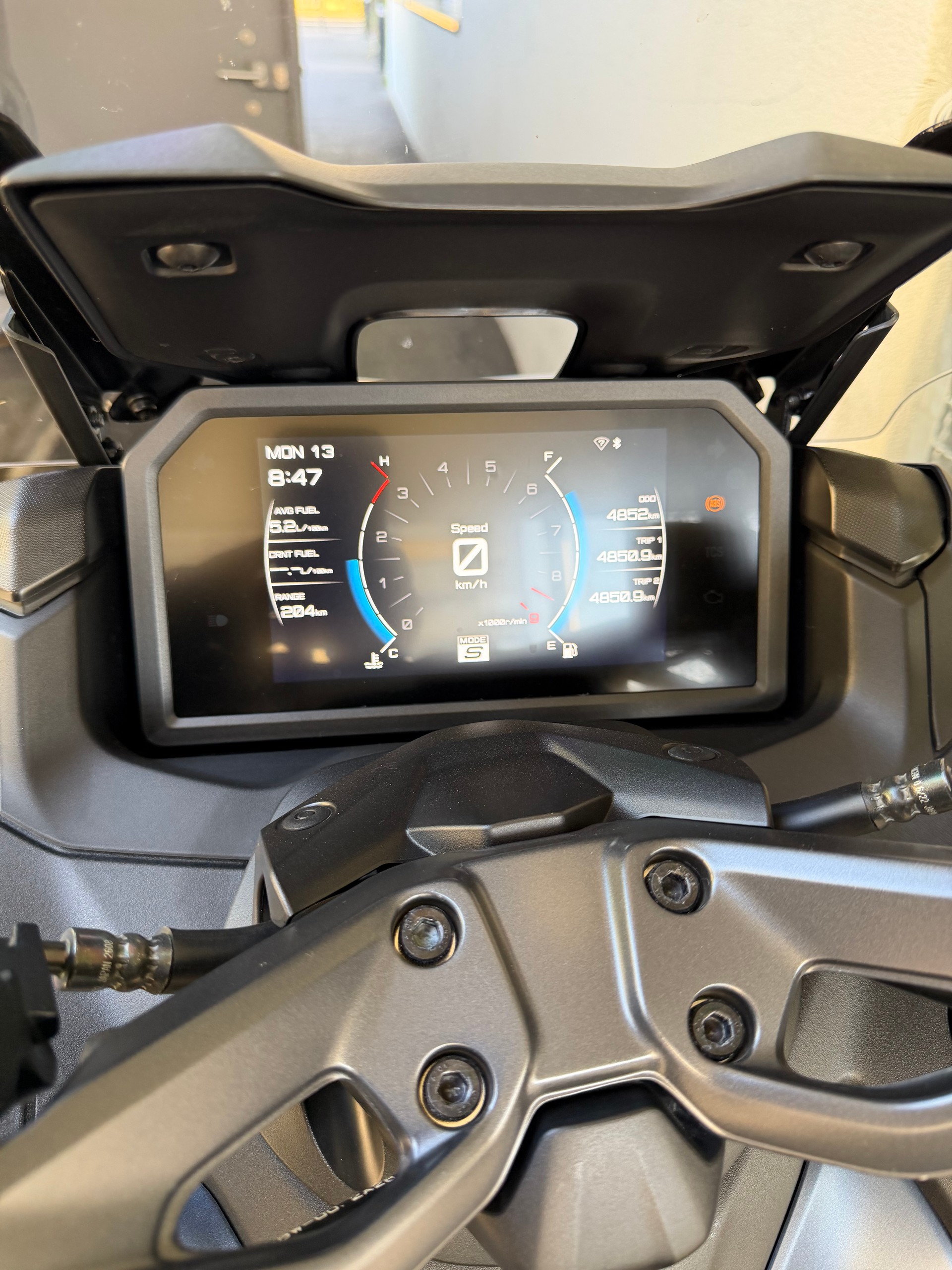 YAMAHA T-MAX XP 560-image-4