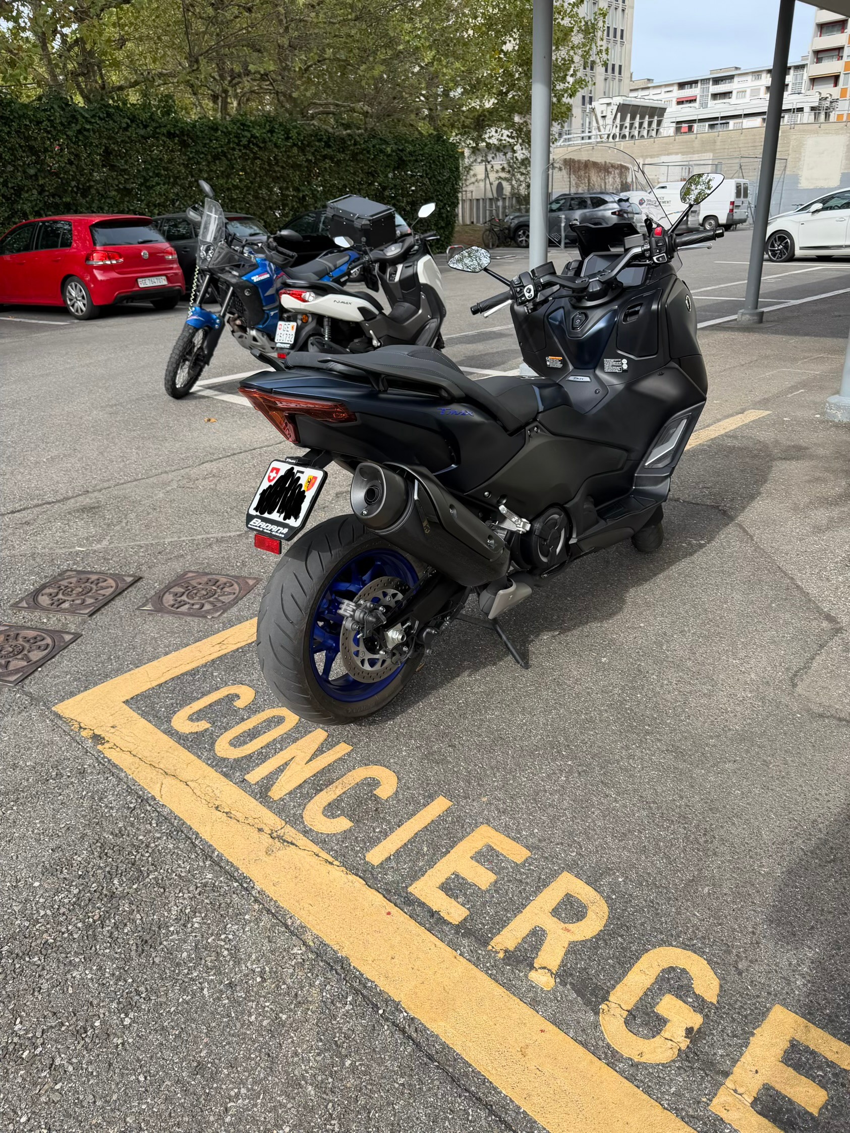 YAMAHA T-MAX XP 560-image-1